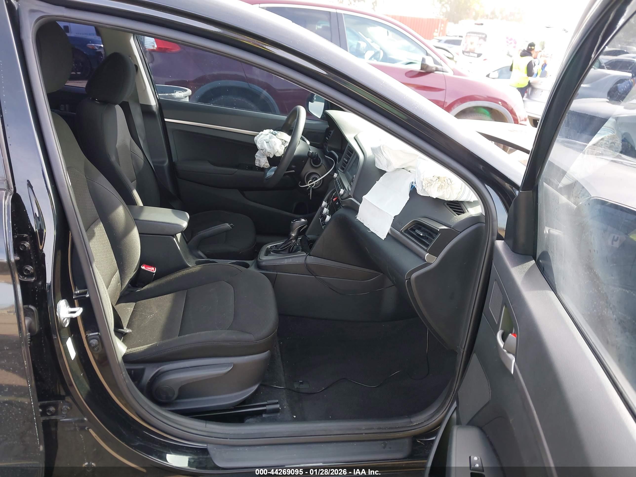 HYUNDAI ELANTRA image 5