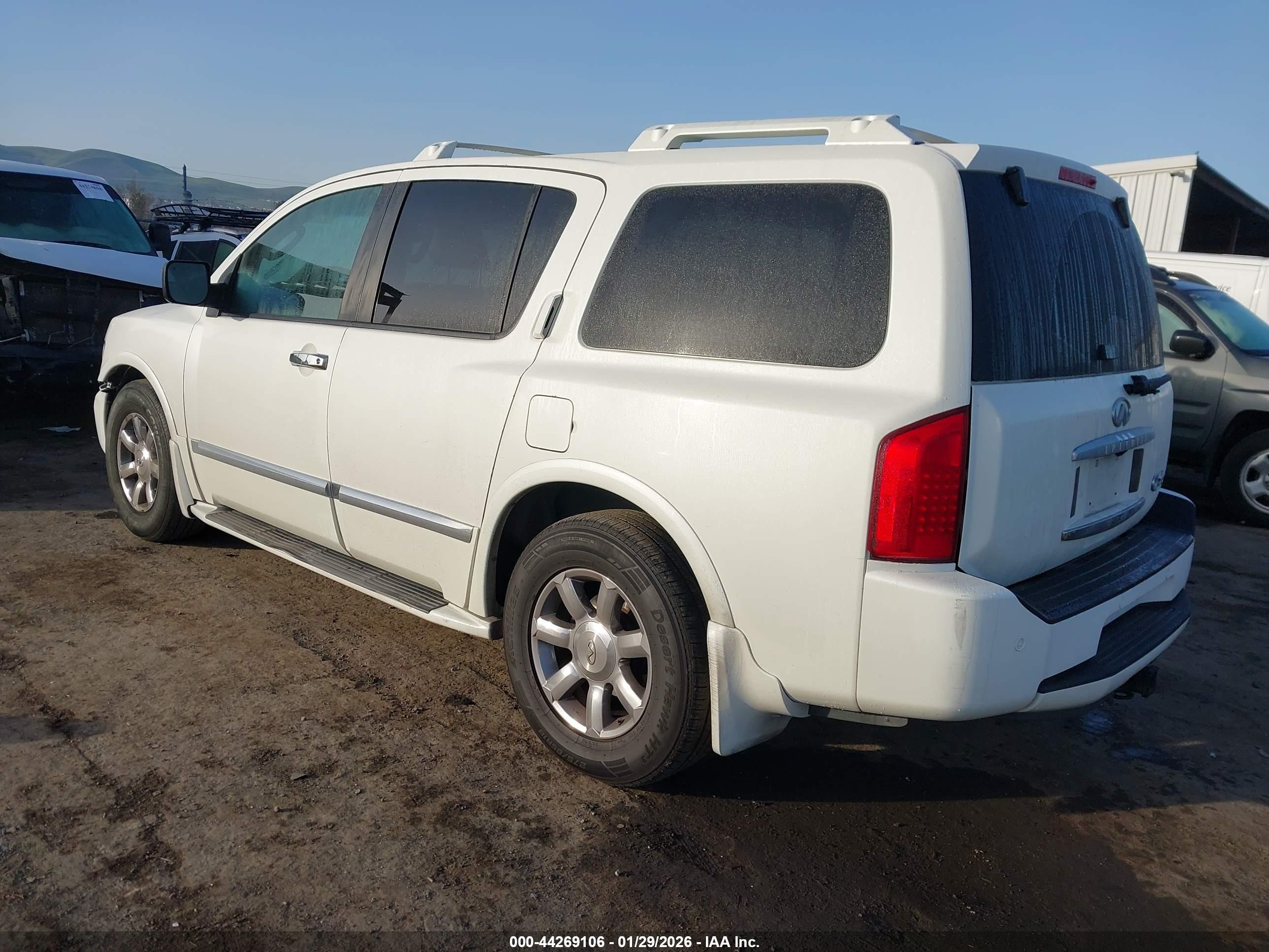 INFINITI QX56 image 3