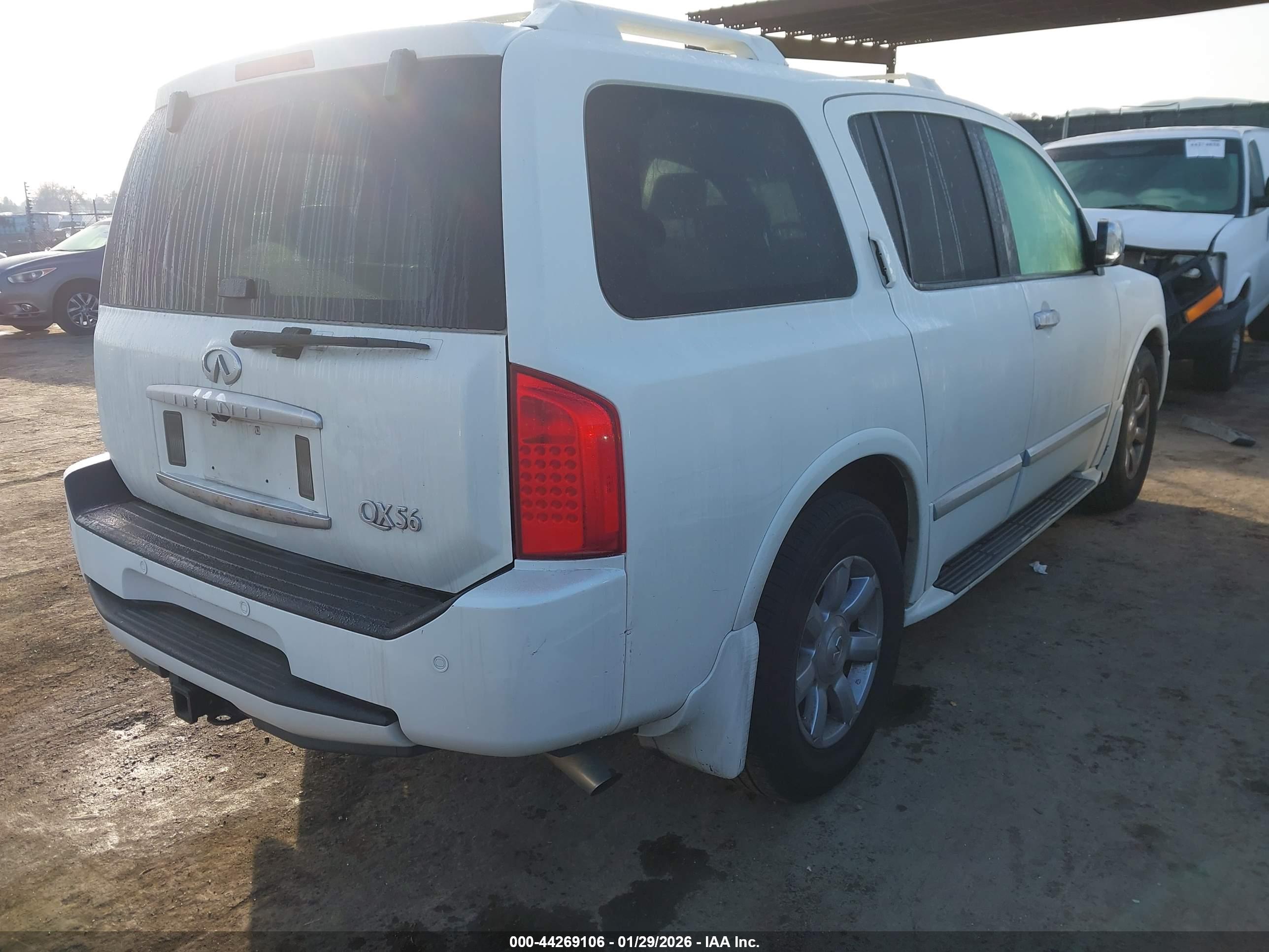 INFINITI QX56 image 4