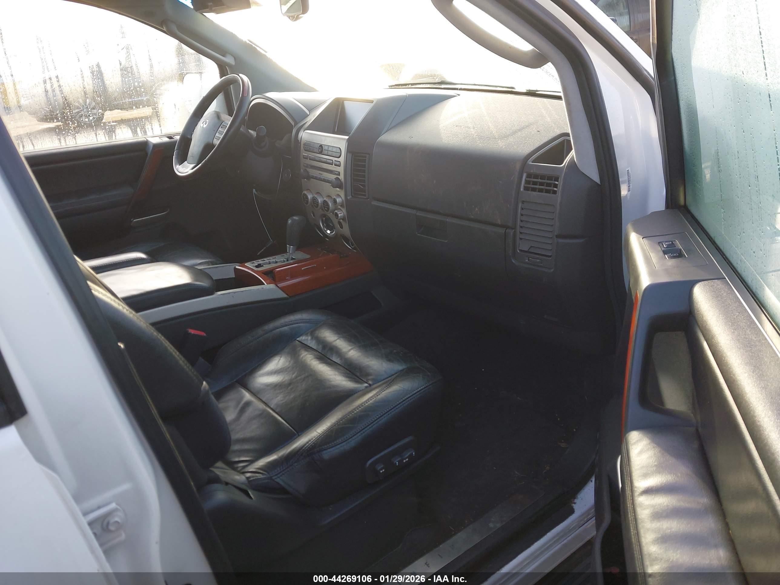 INFINITI QX56 image 5