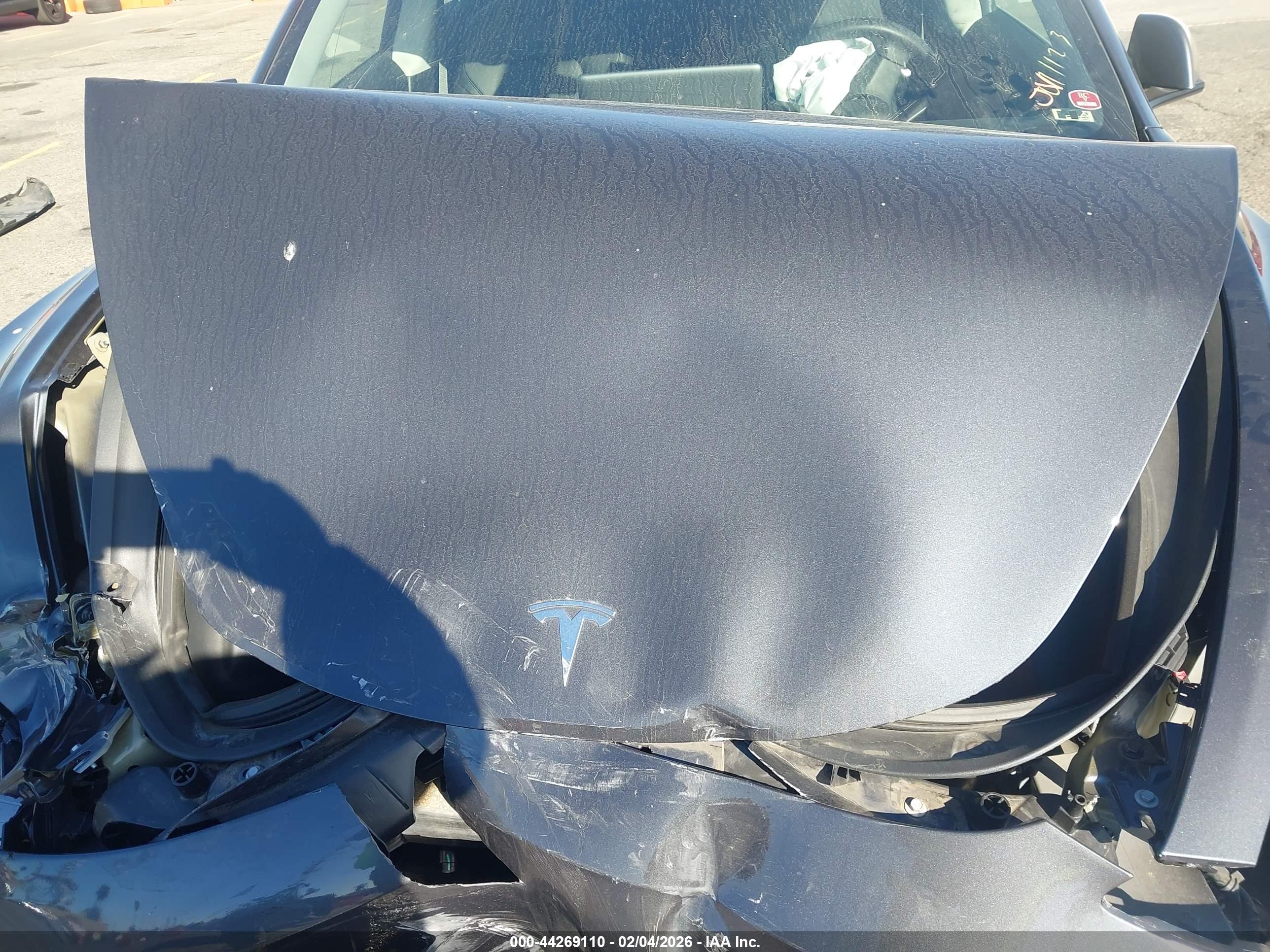 TESLA MODEL image 10