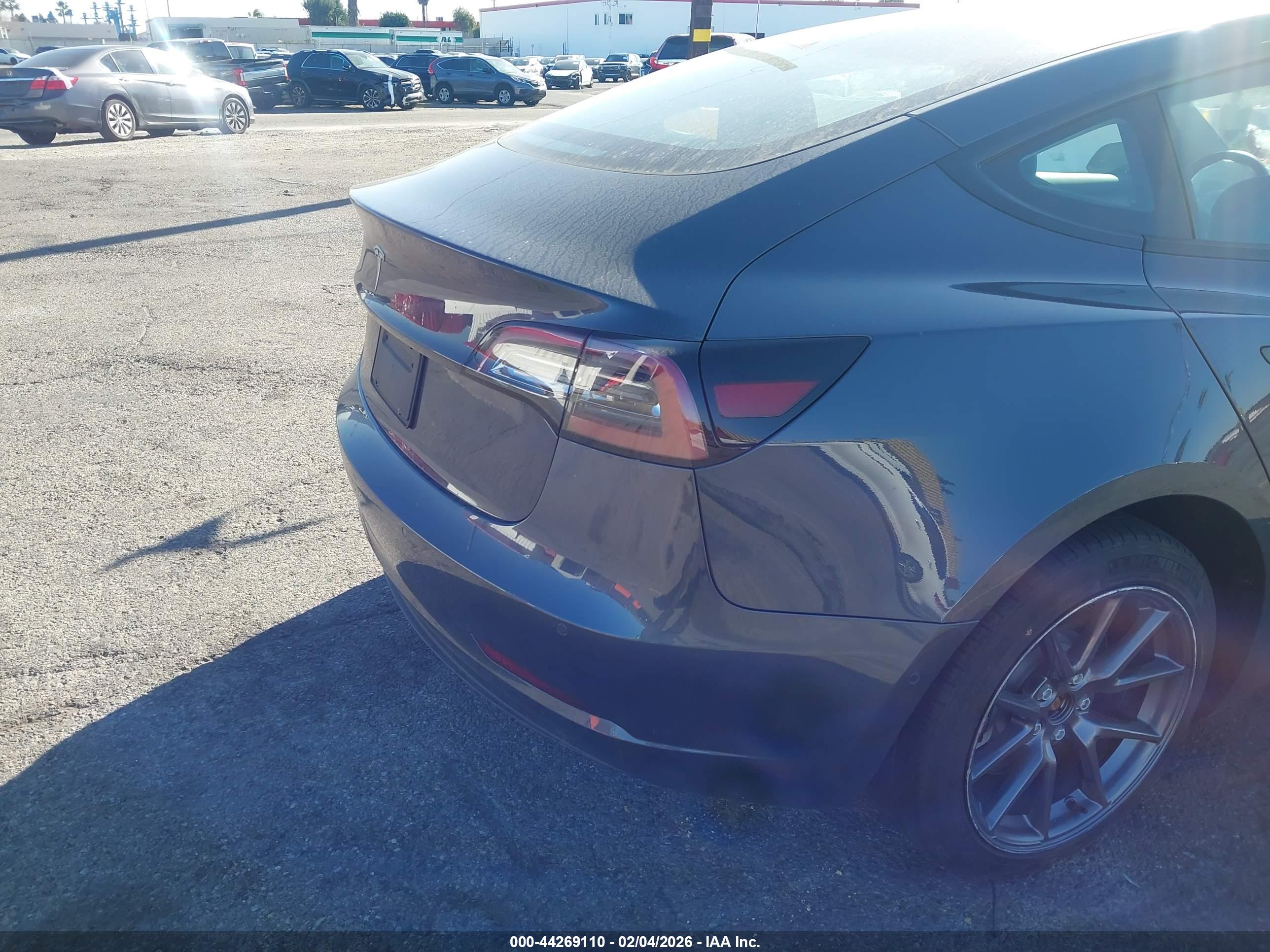 TESLA MODEL image 4
