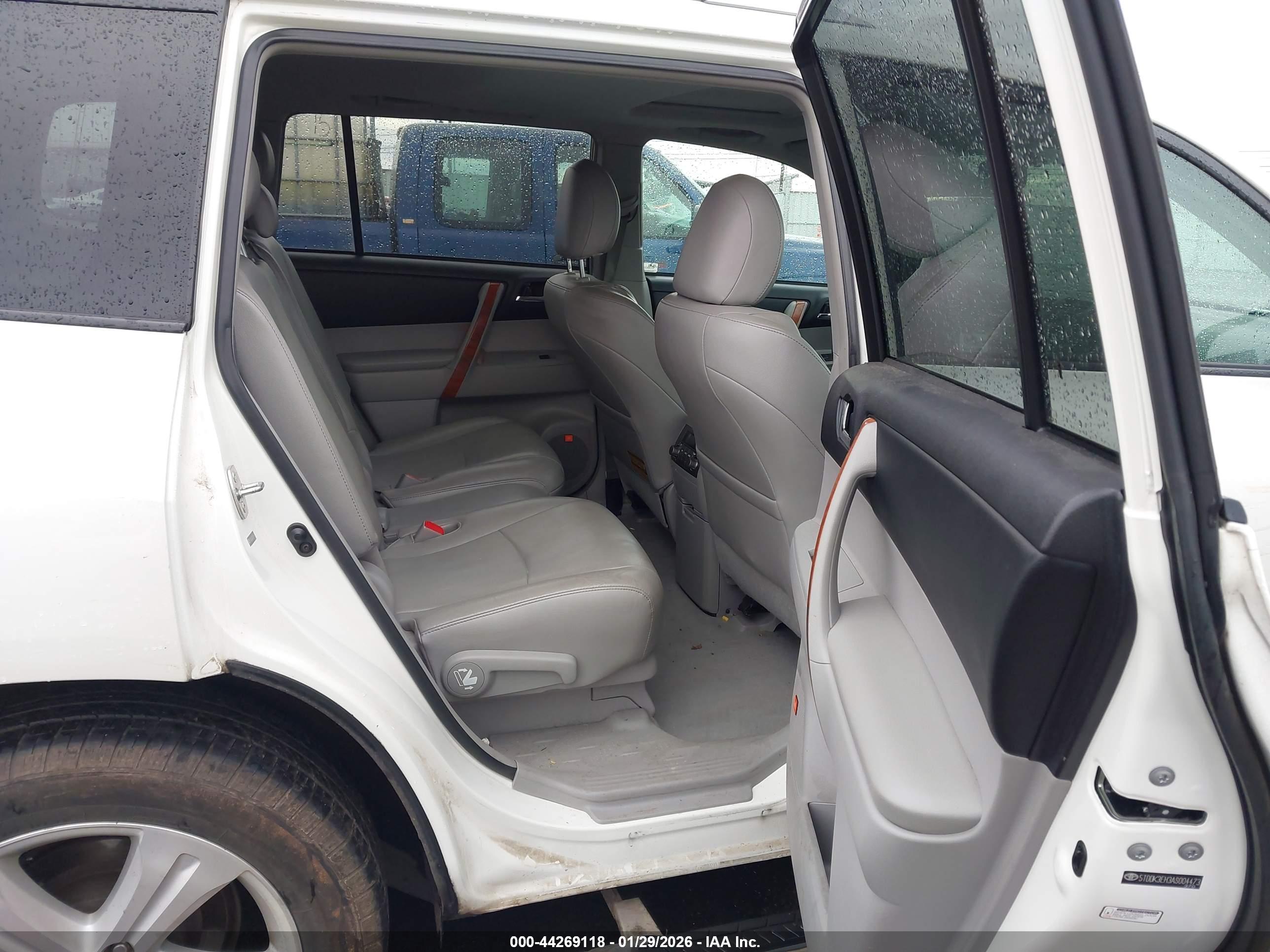 TOYOTA HIGHLANDER image 8