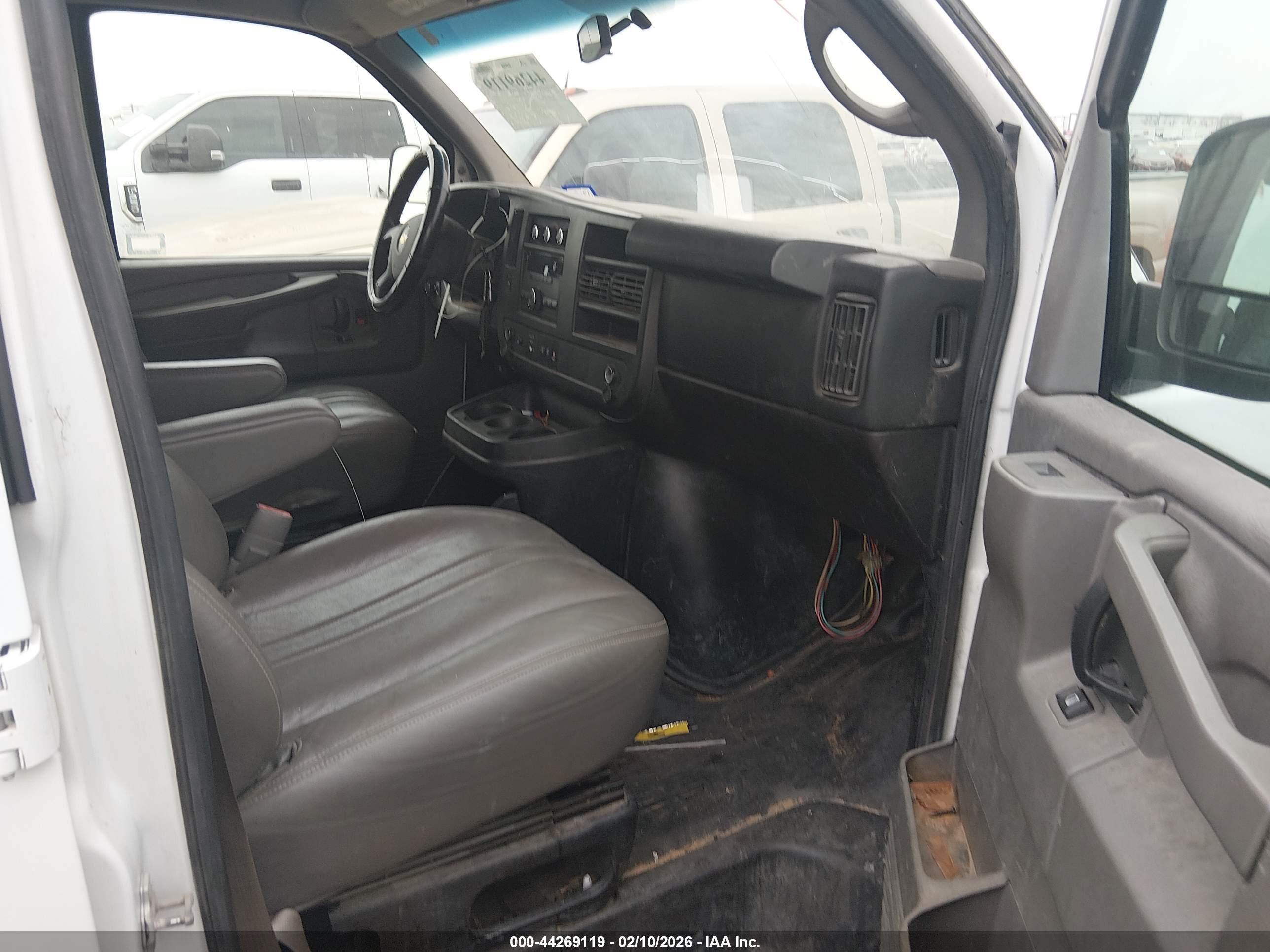 CHEVROLET EXPRESS image 5