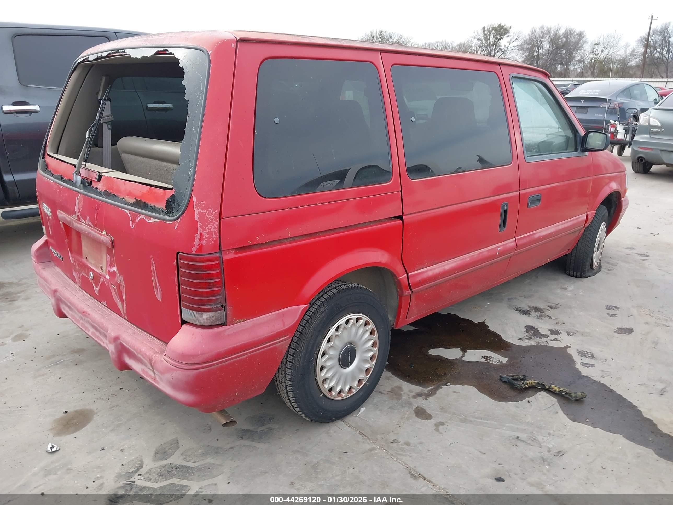 PLYMOUTH VOYAGER image 4