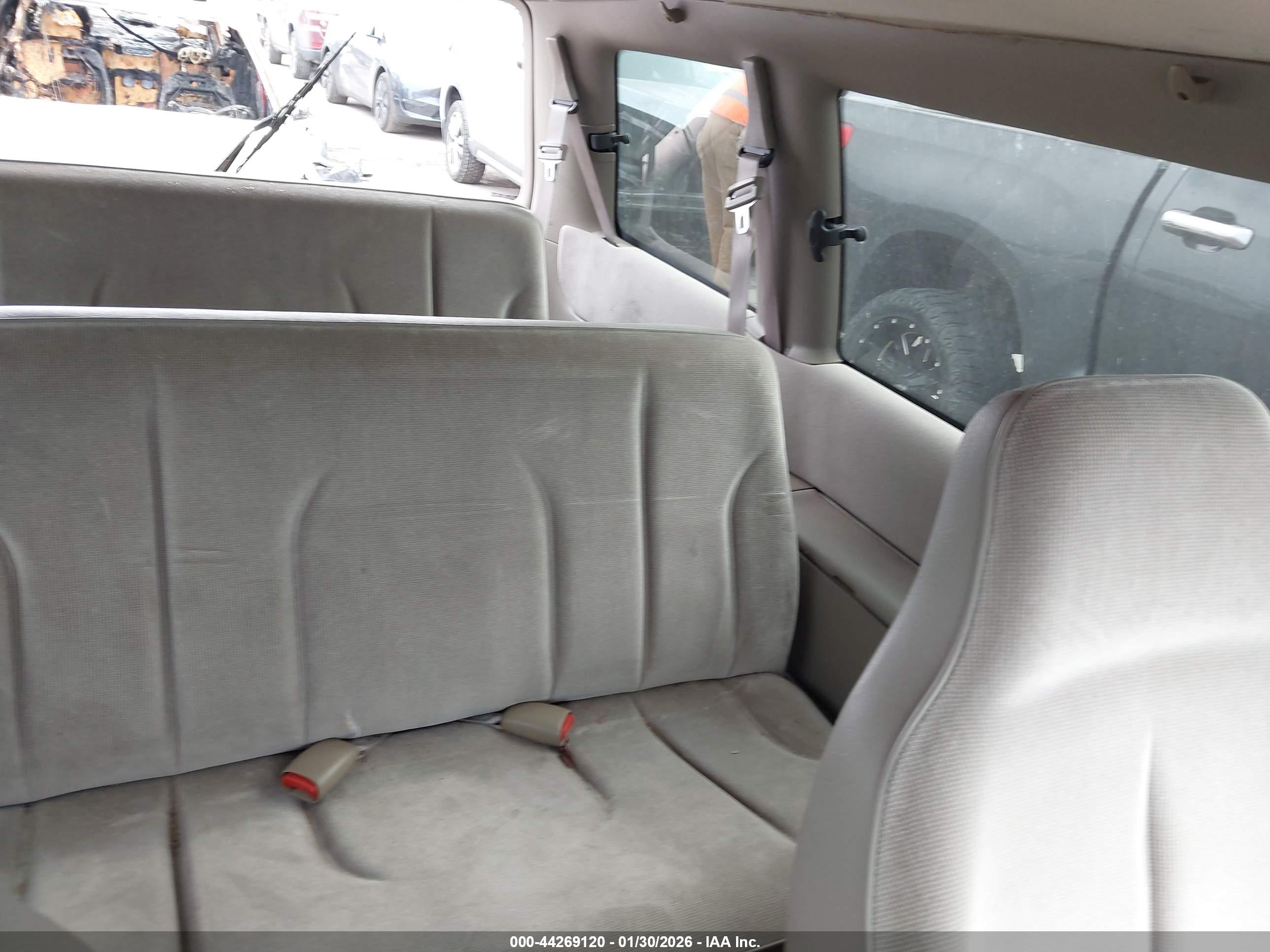 PLYMOUTH VOYAGER image 8