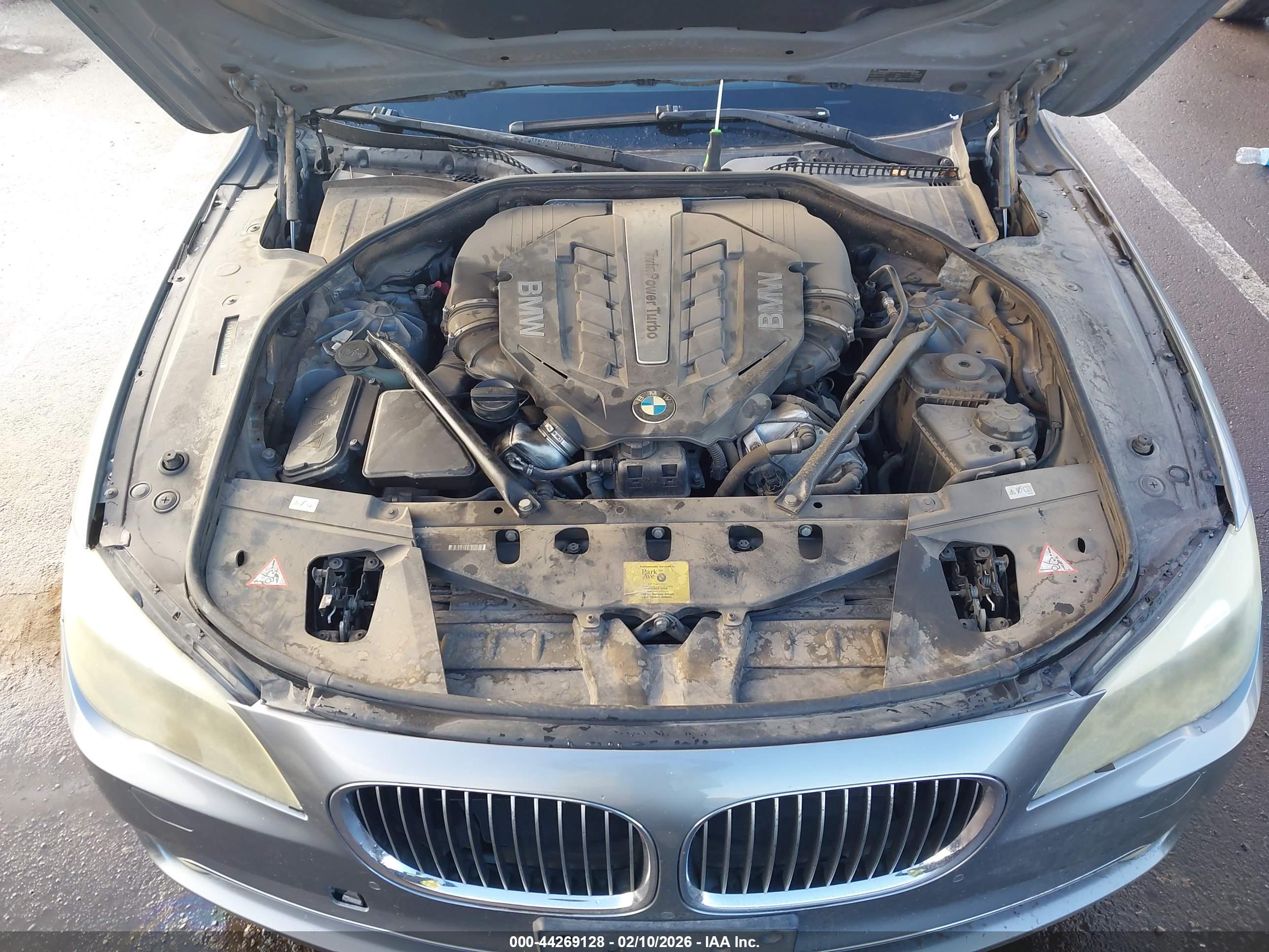 BMW 750I image 10