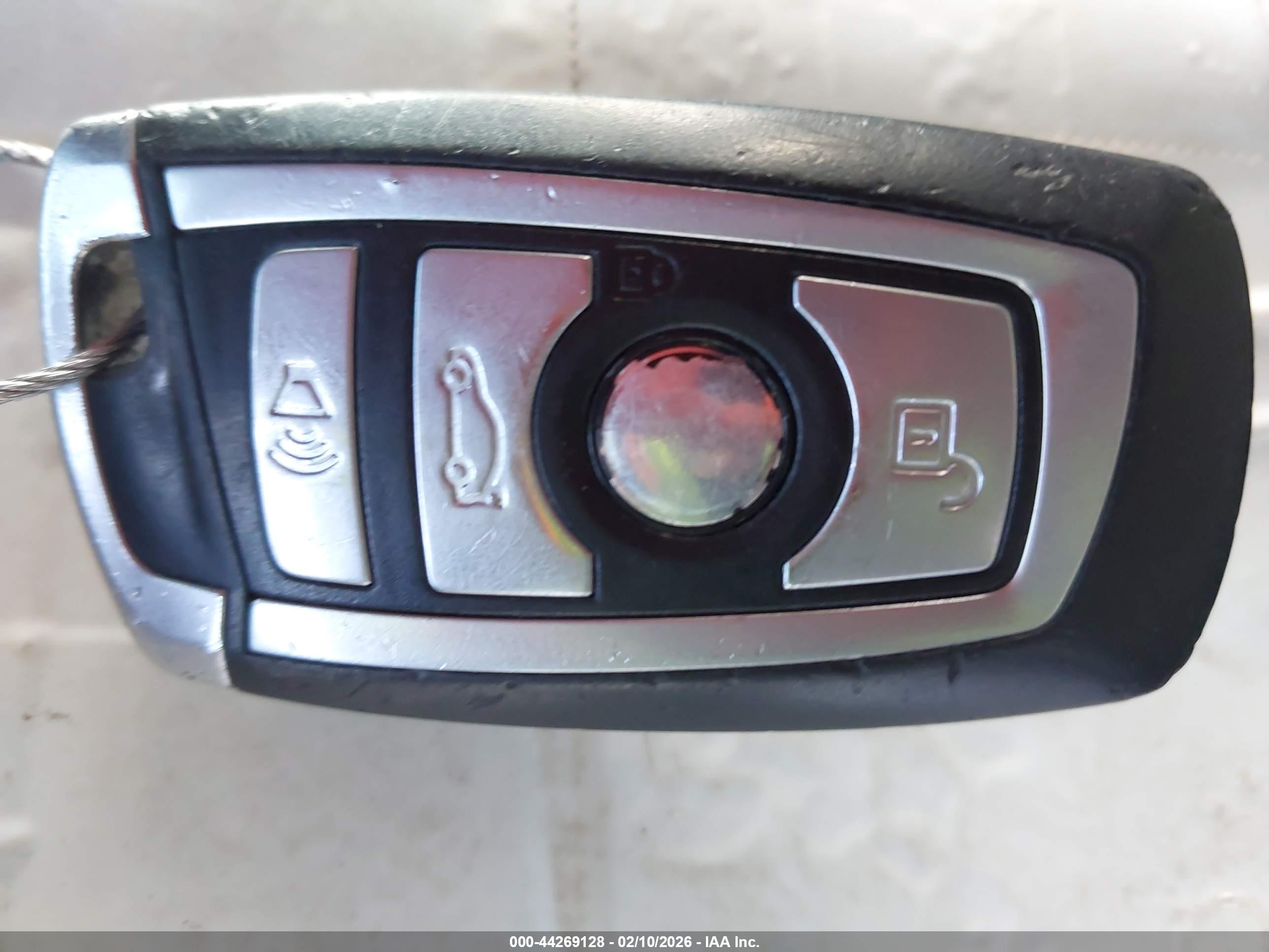 BMW 750I image 11