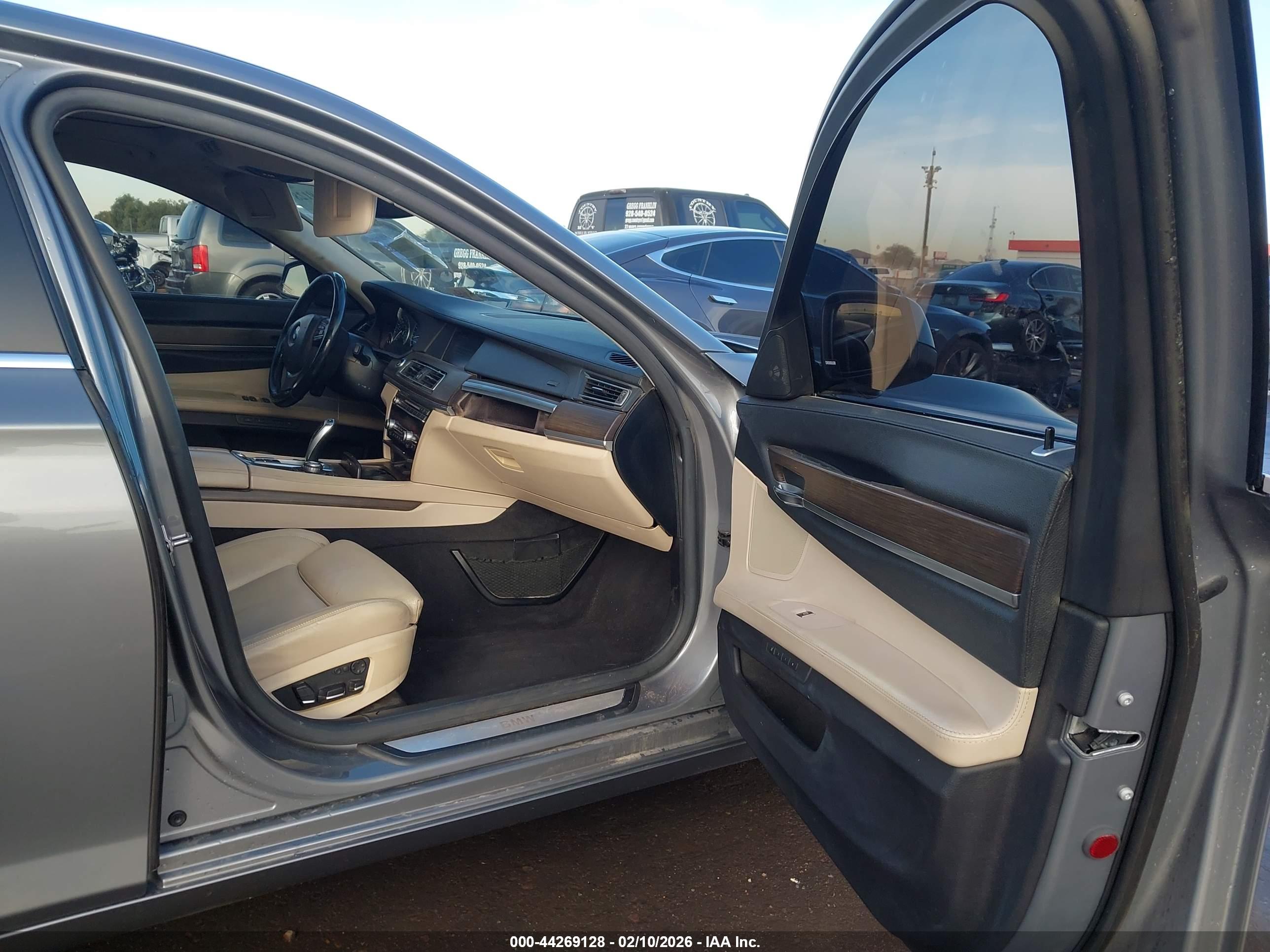 BMW 750I image 5