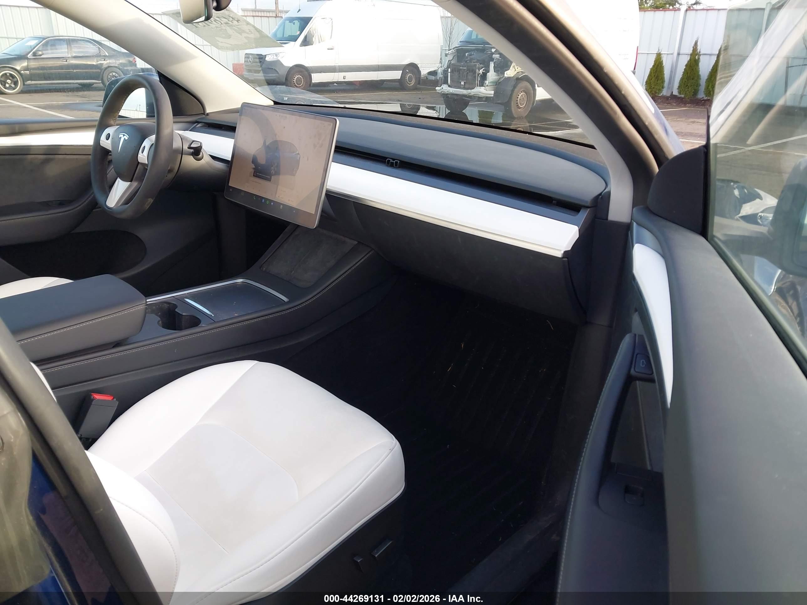 TESLA MODEL image 5