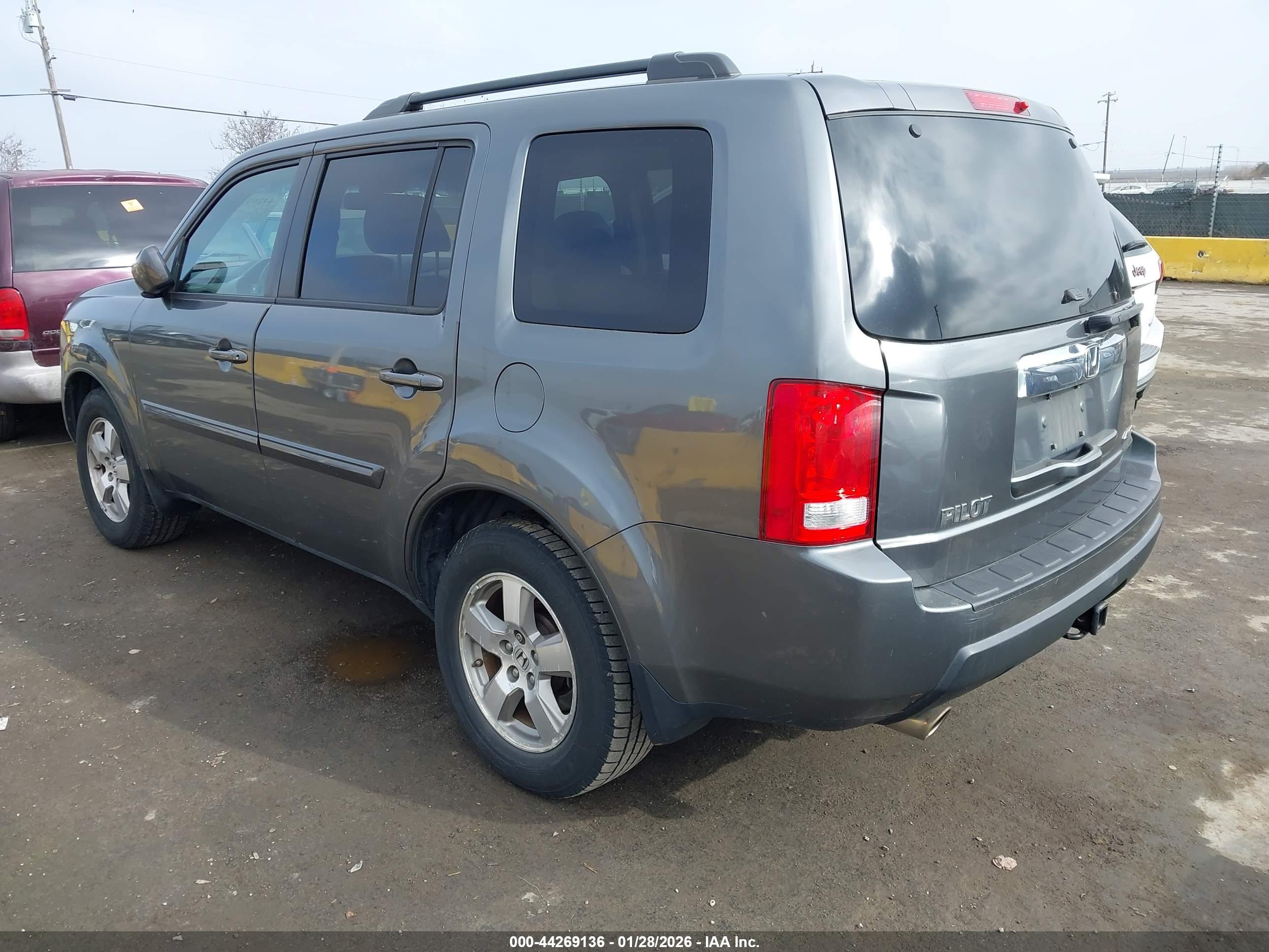 HONDA PILOT image 3