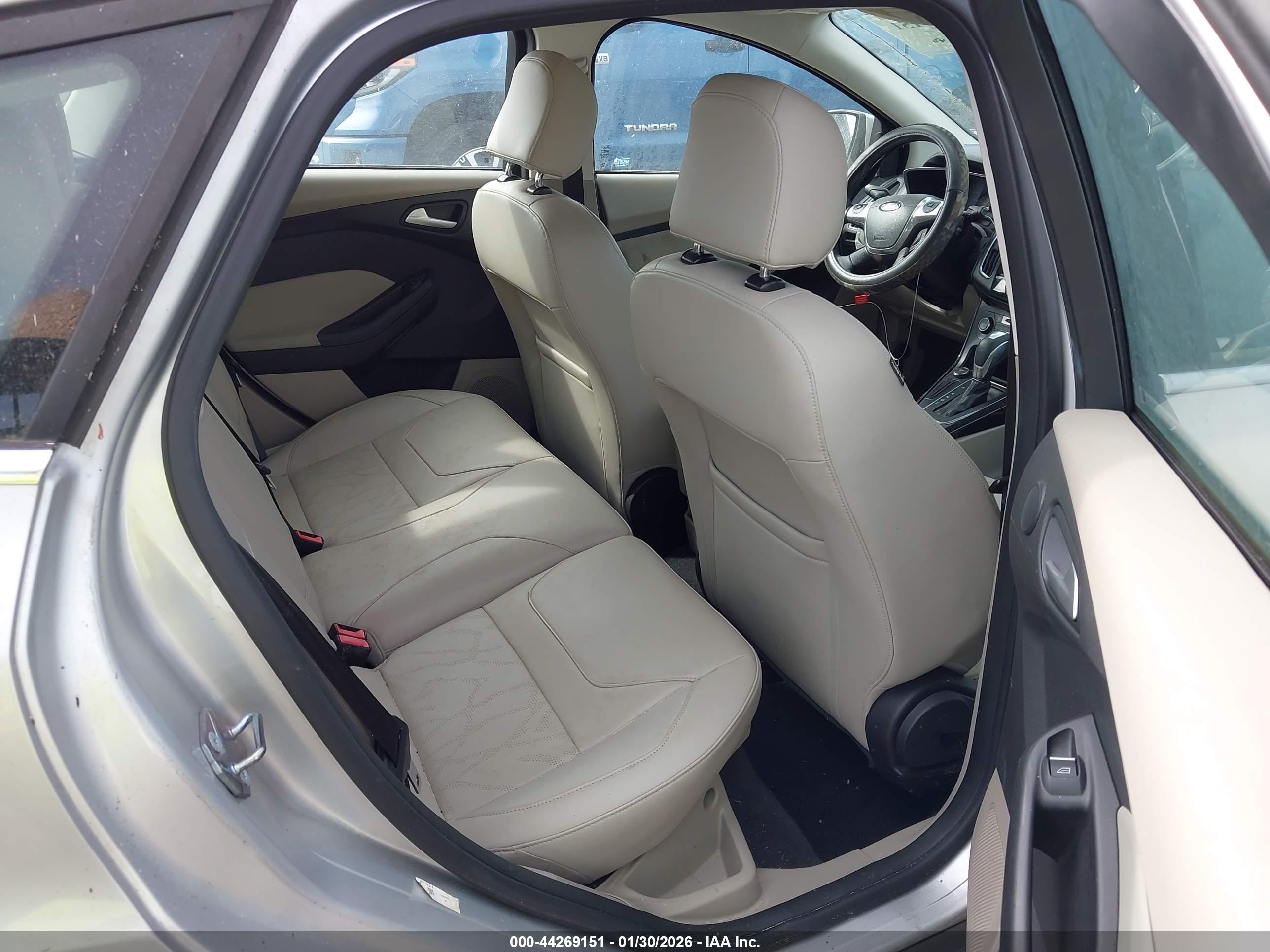 FORD FOCUS image 8