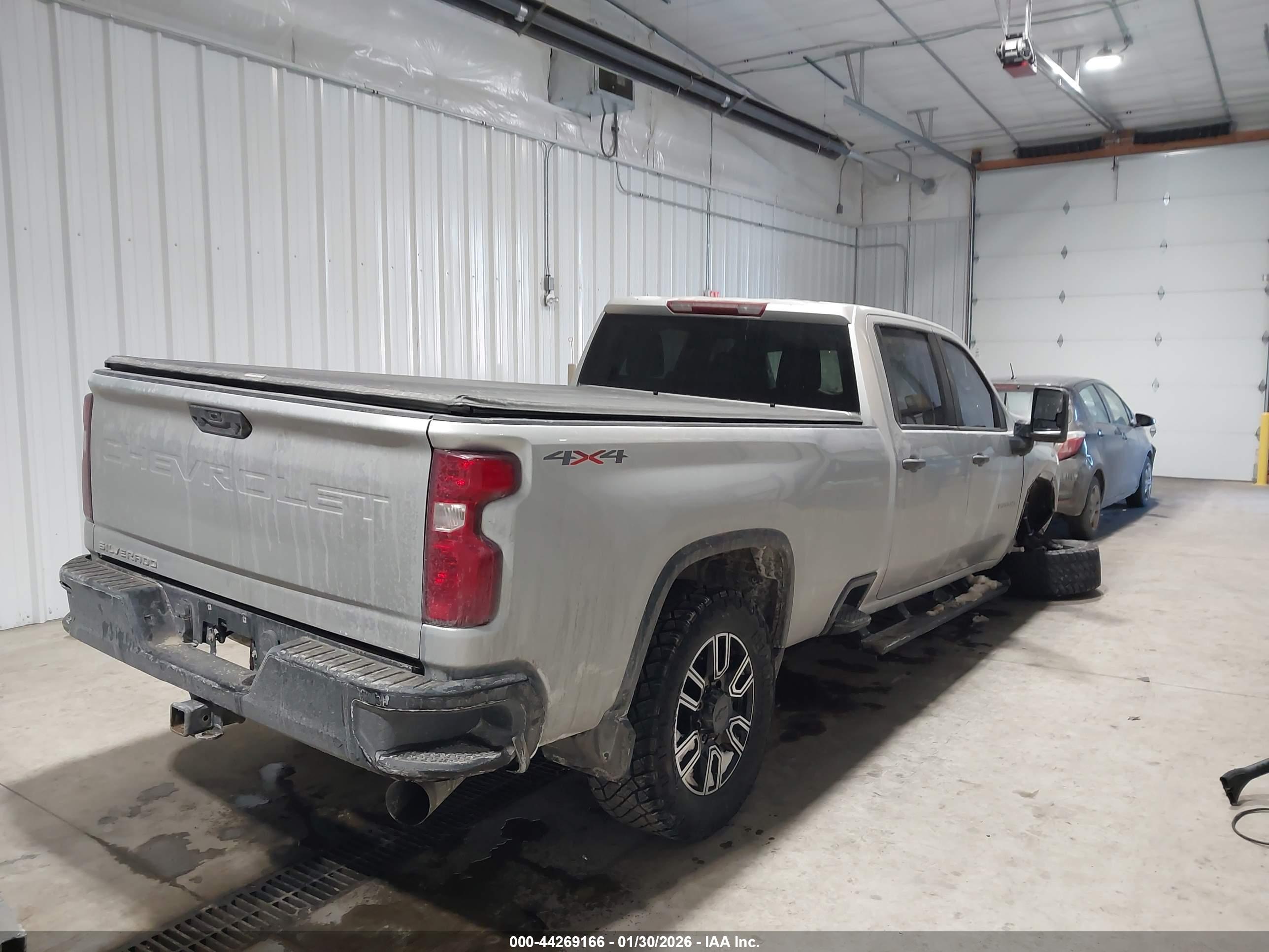 CHEVROLET SILVERADO image 4