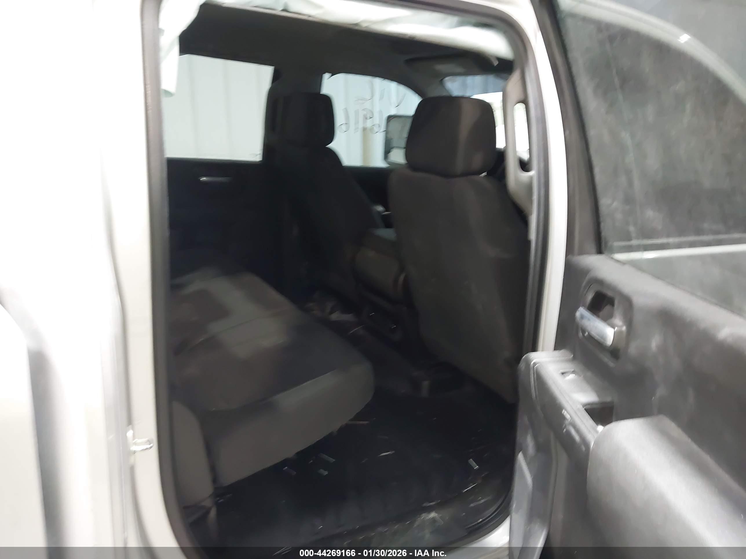 CHEVROLET SILVERADO image 8