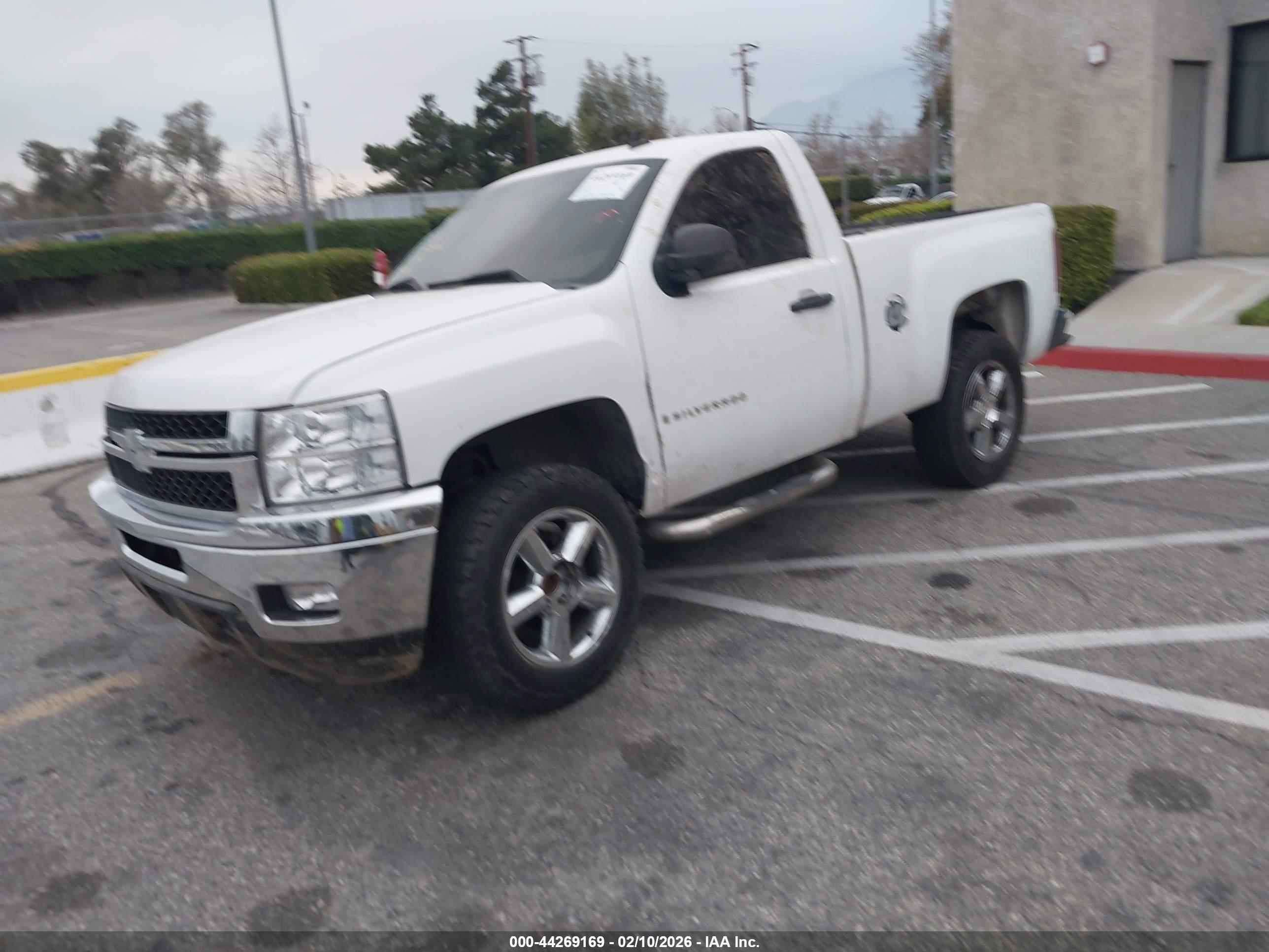 CHEVROLET SILVERADO image 2