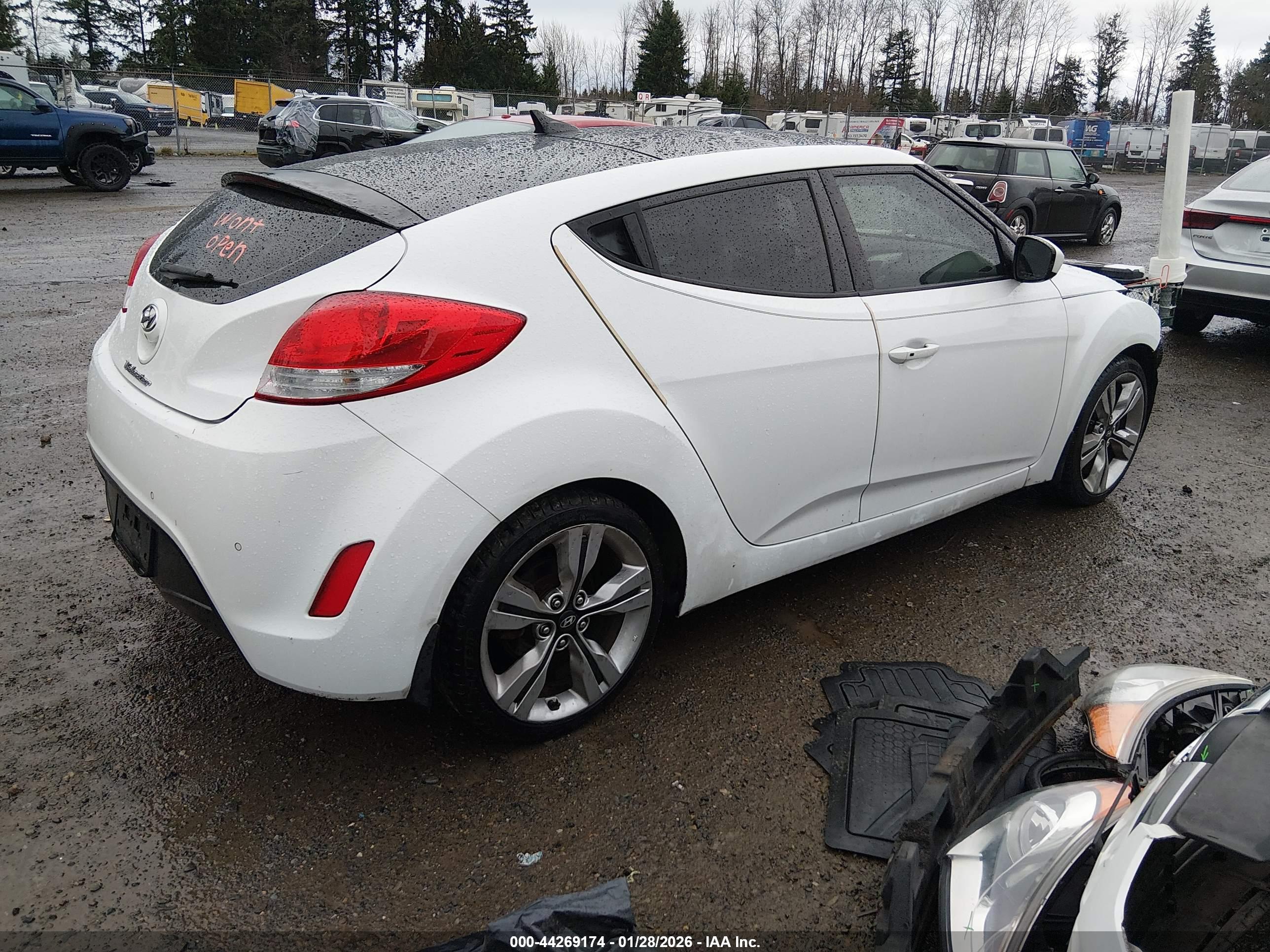 HYUNDAI VELOSTER image 4