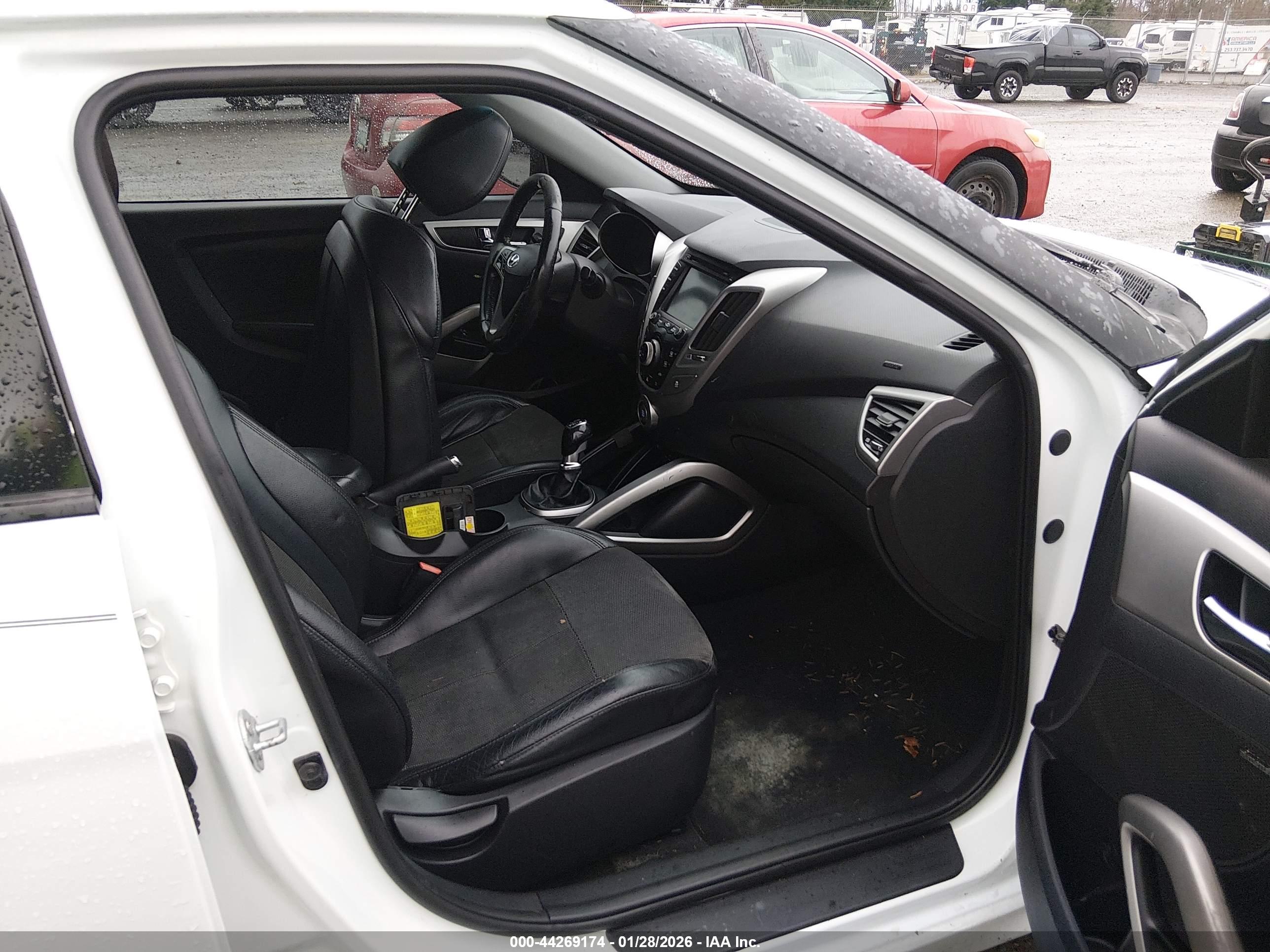 HYUNDAI VELOSTER image 5