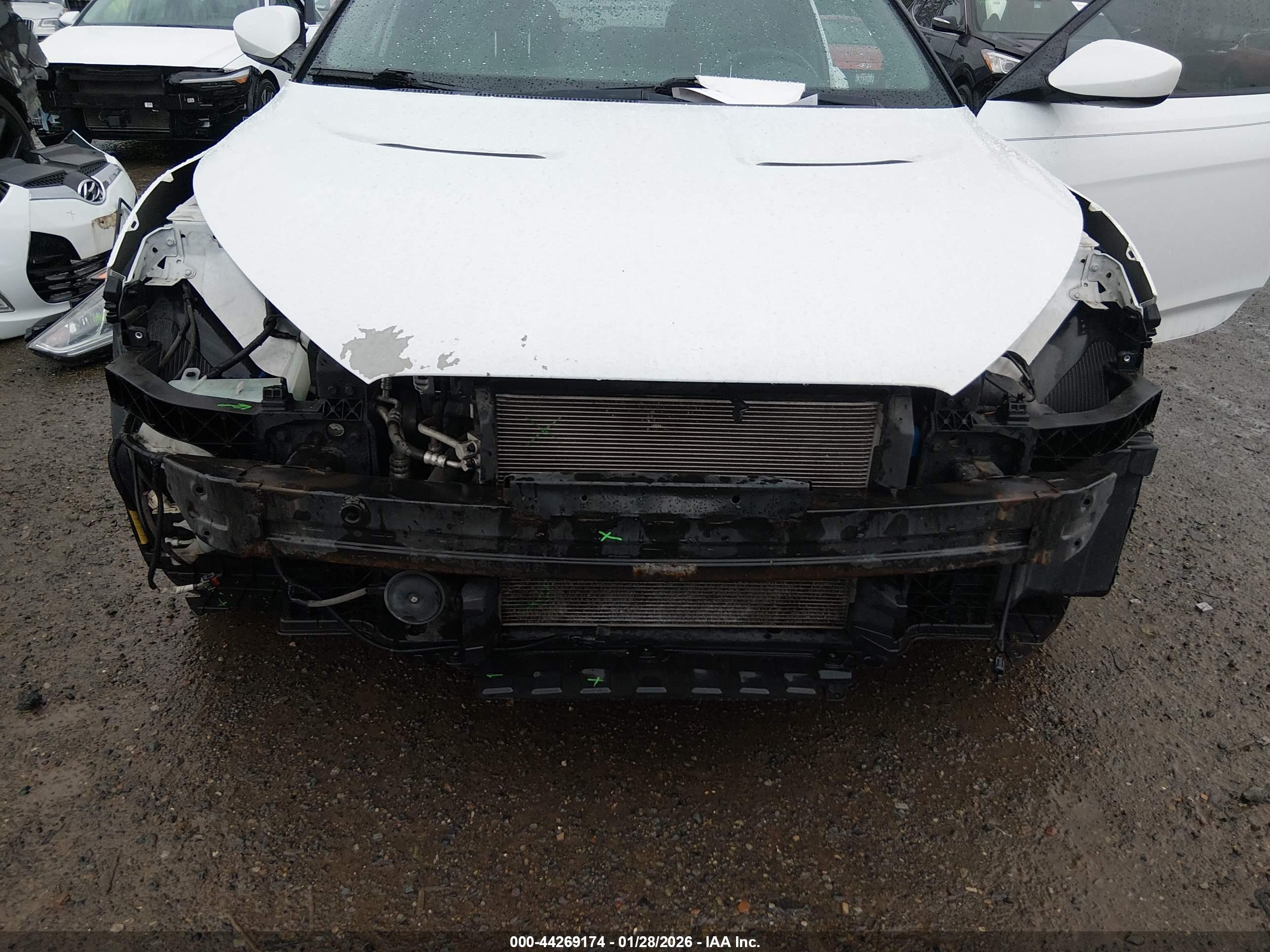 HYUNDAI VELOSTER image 6
