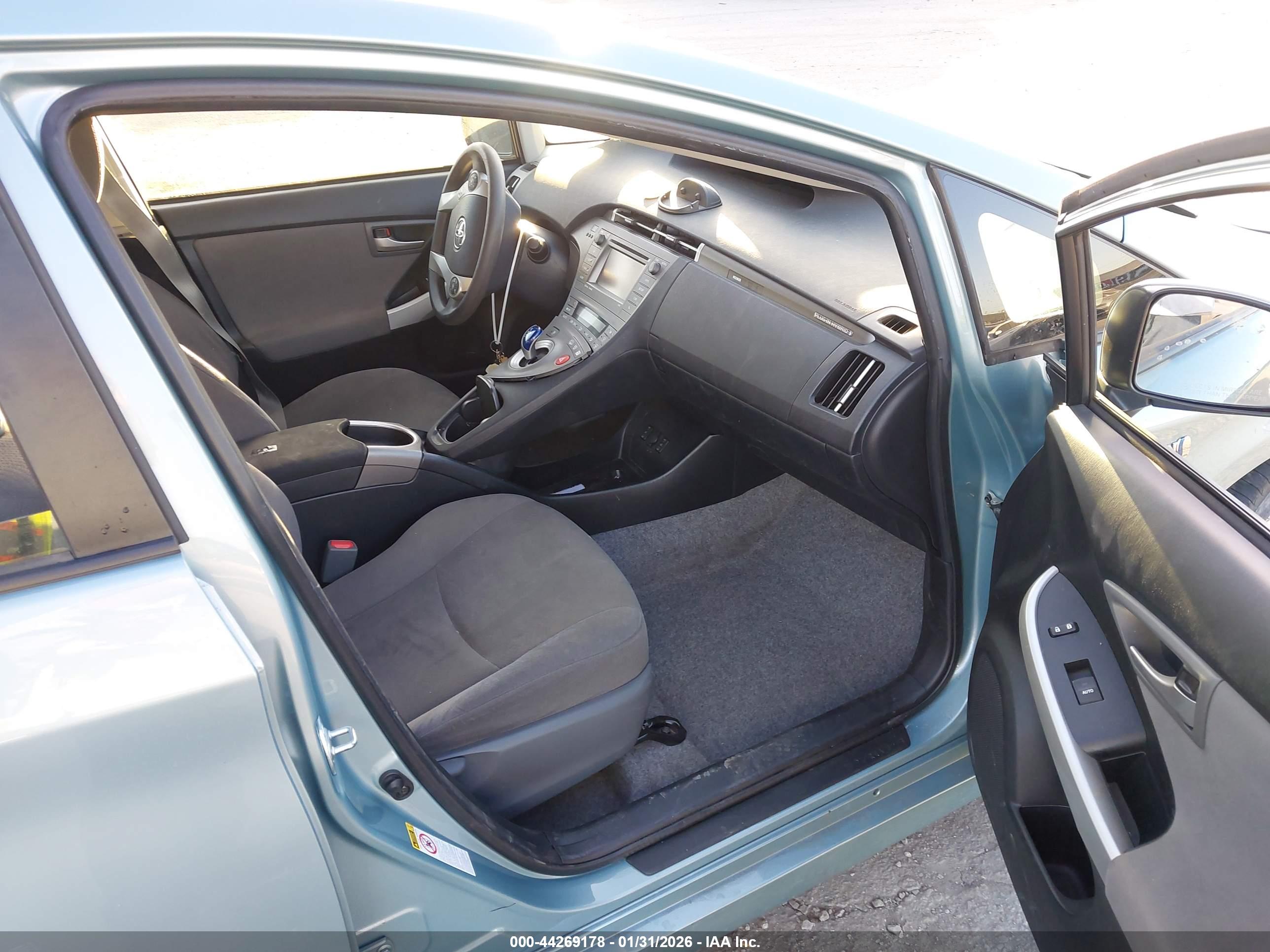 TOYOTA PRIUS image 5