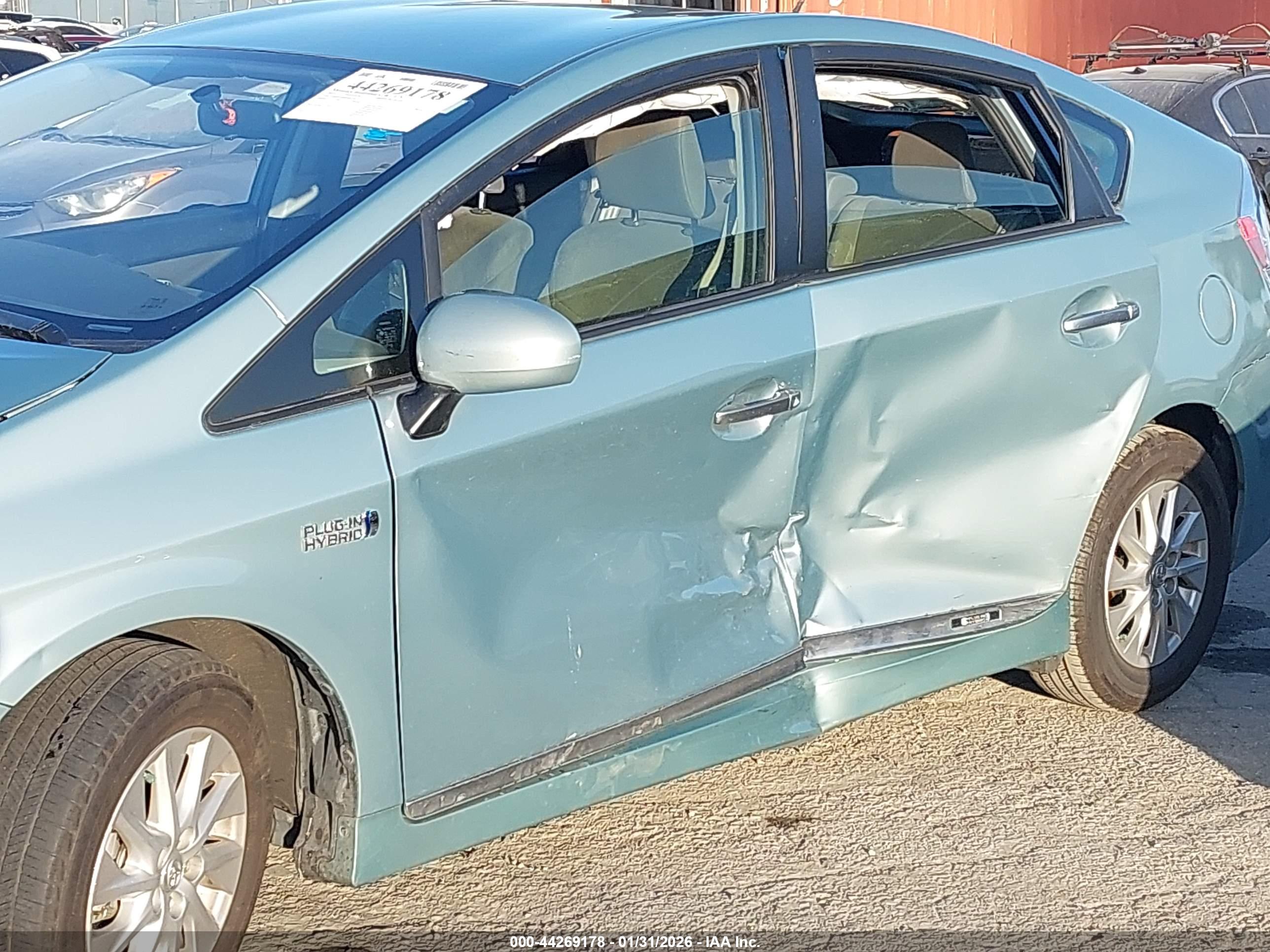 TOYOTA PRIUS image 6