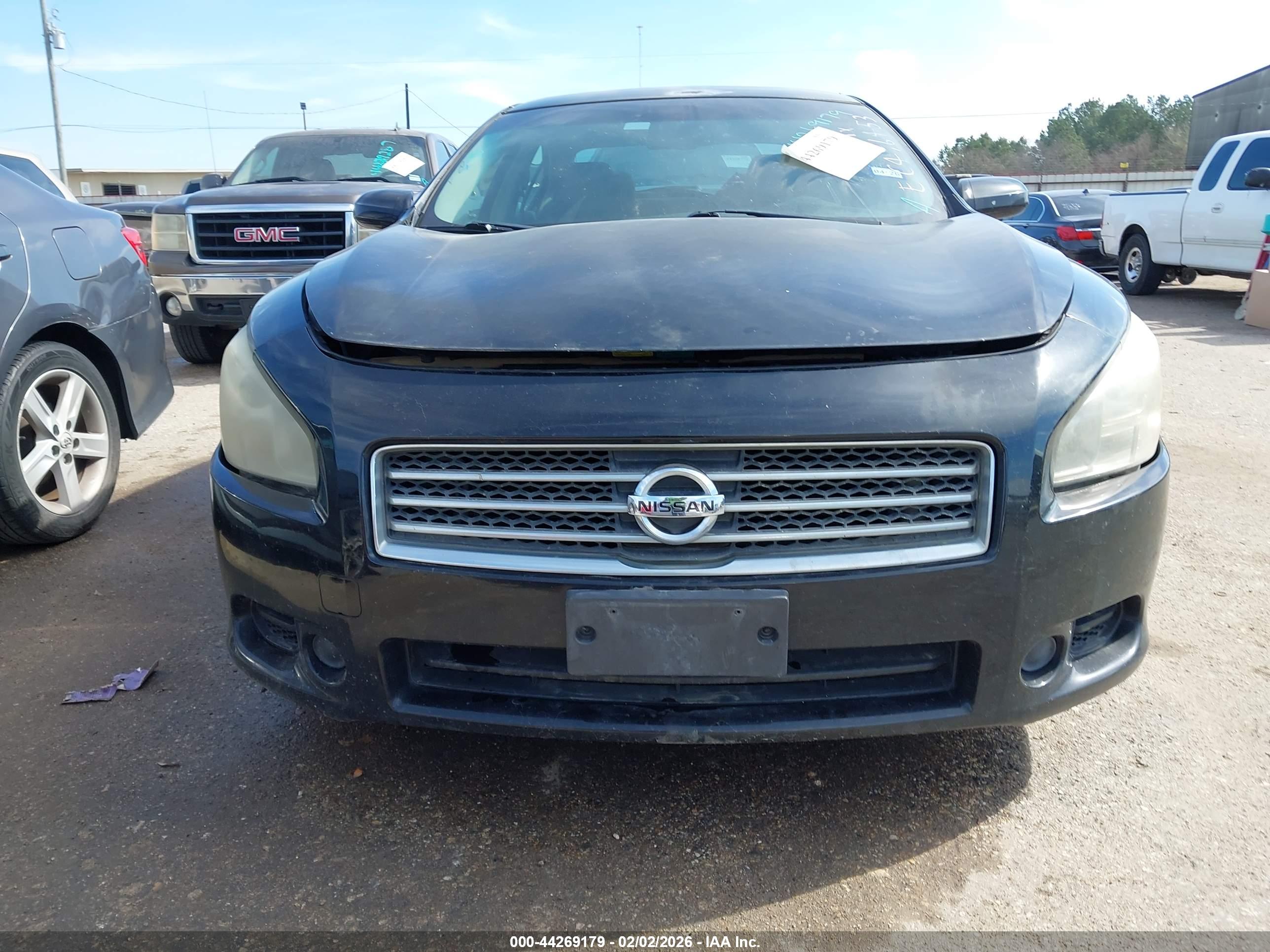 NISSAN MAXIMA image 6