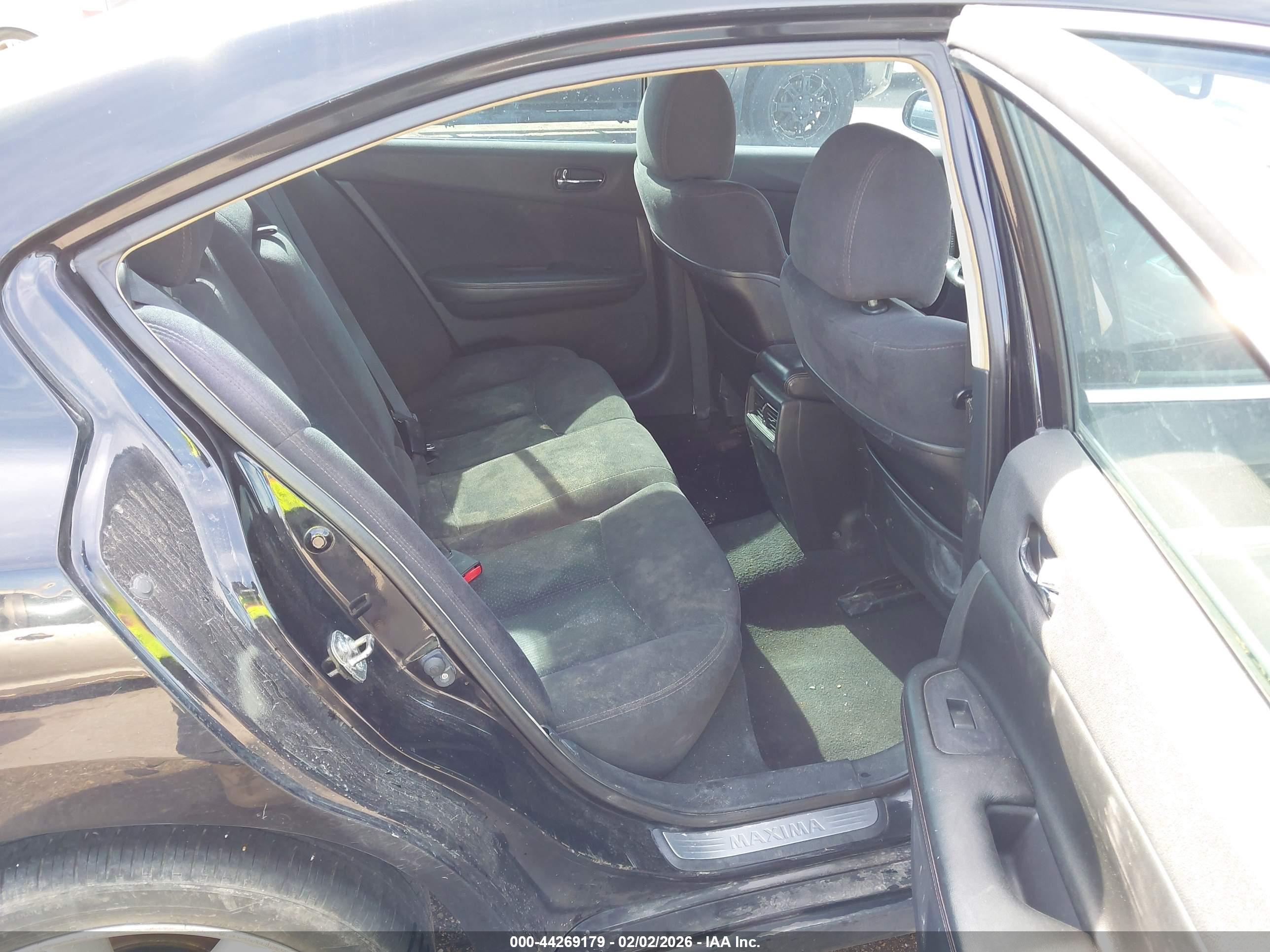 NISSAN MAXIMA image 8