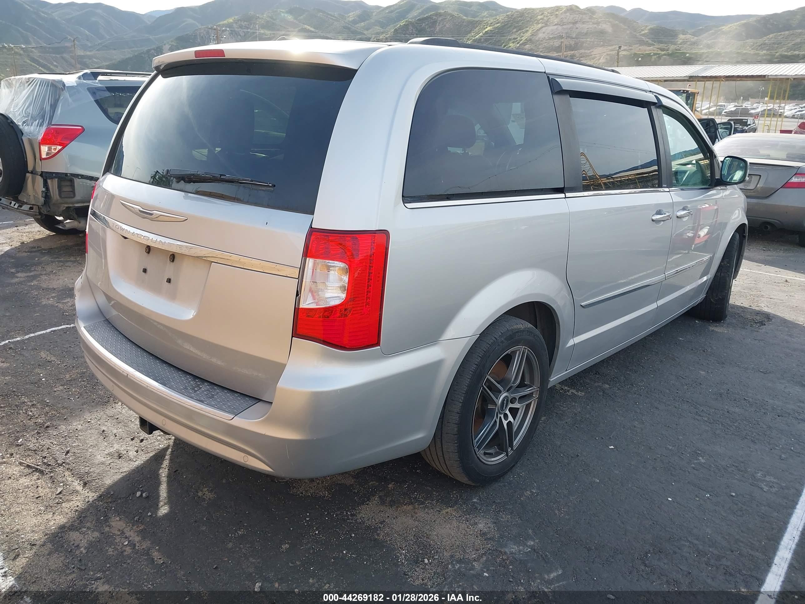 CHRYSLER TOWN image 4