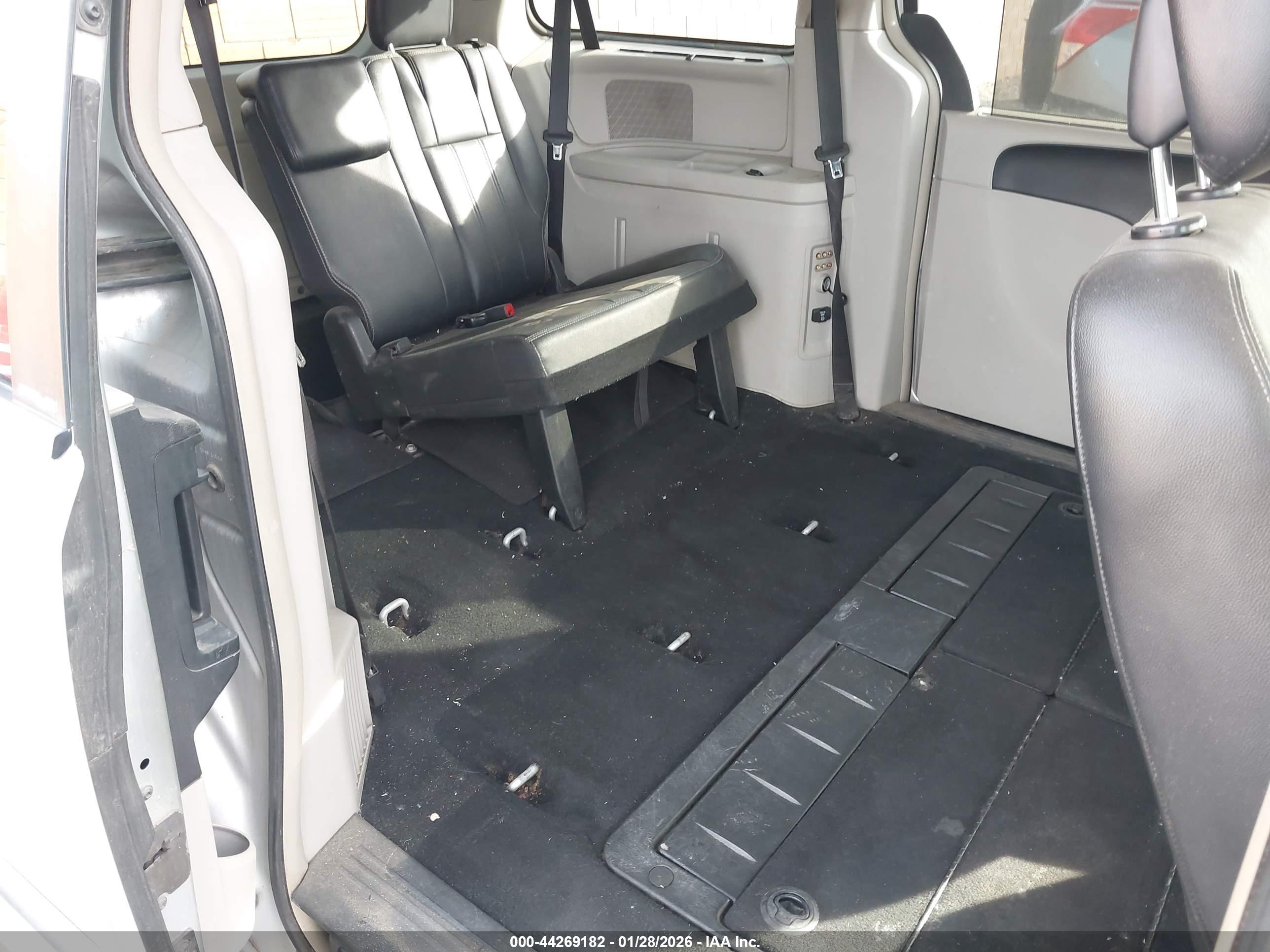 CHRYSLER TOWN image 8