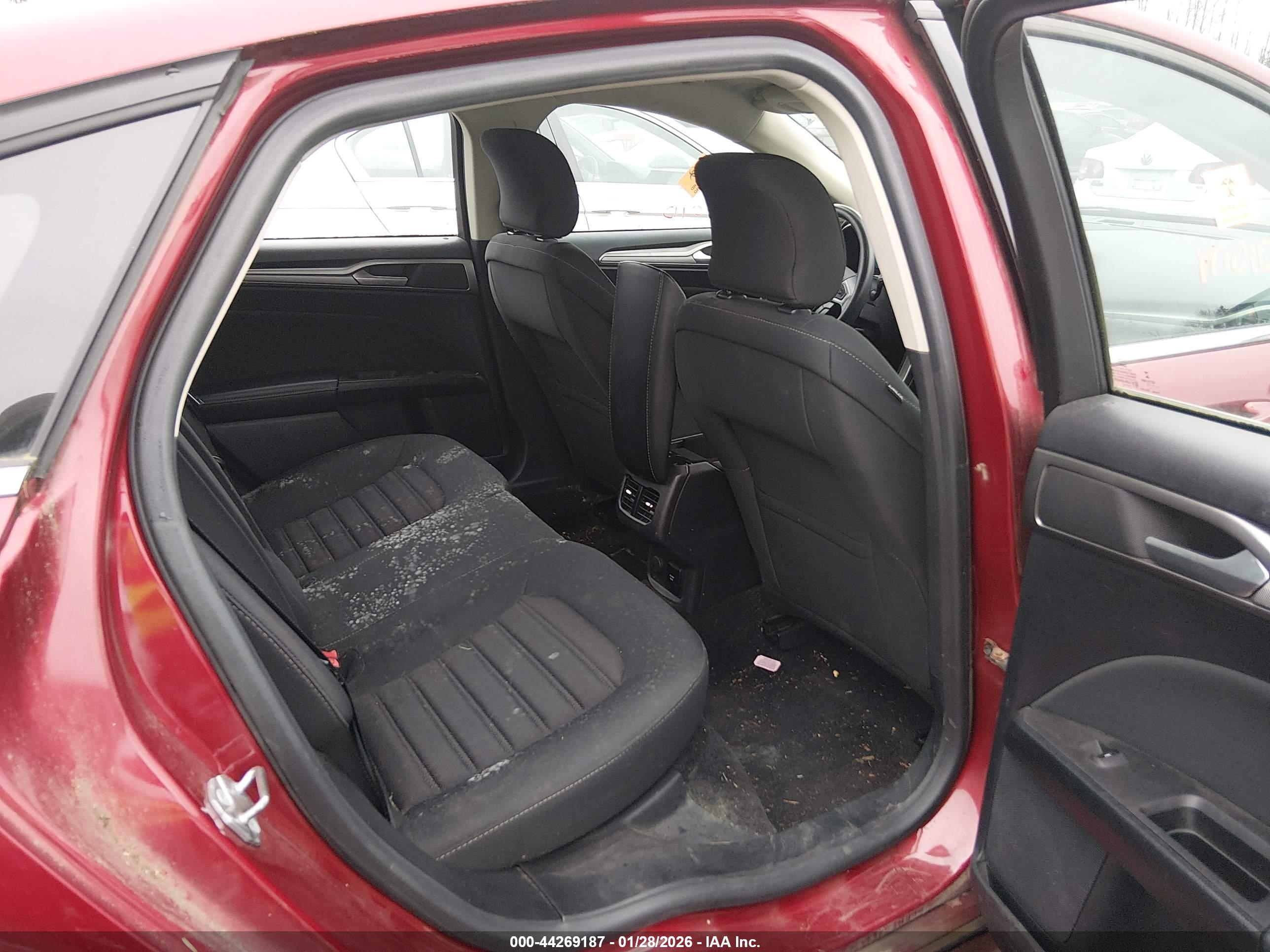 FORD FUSION image 8