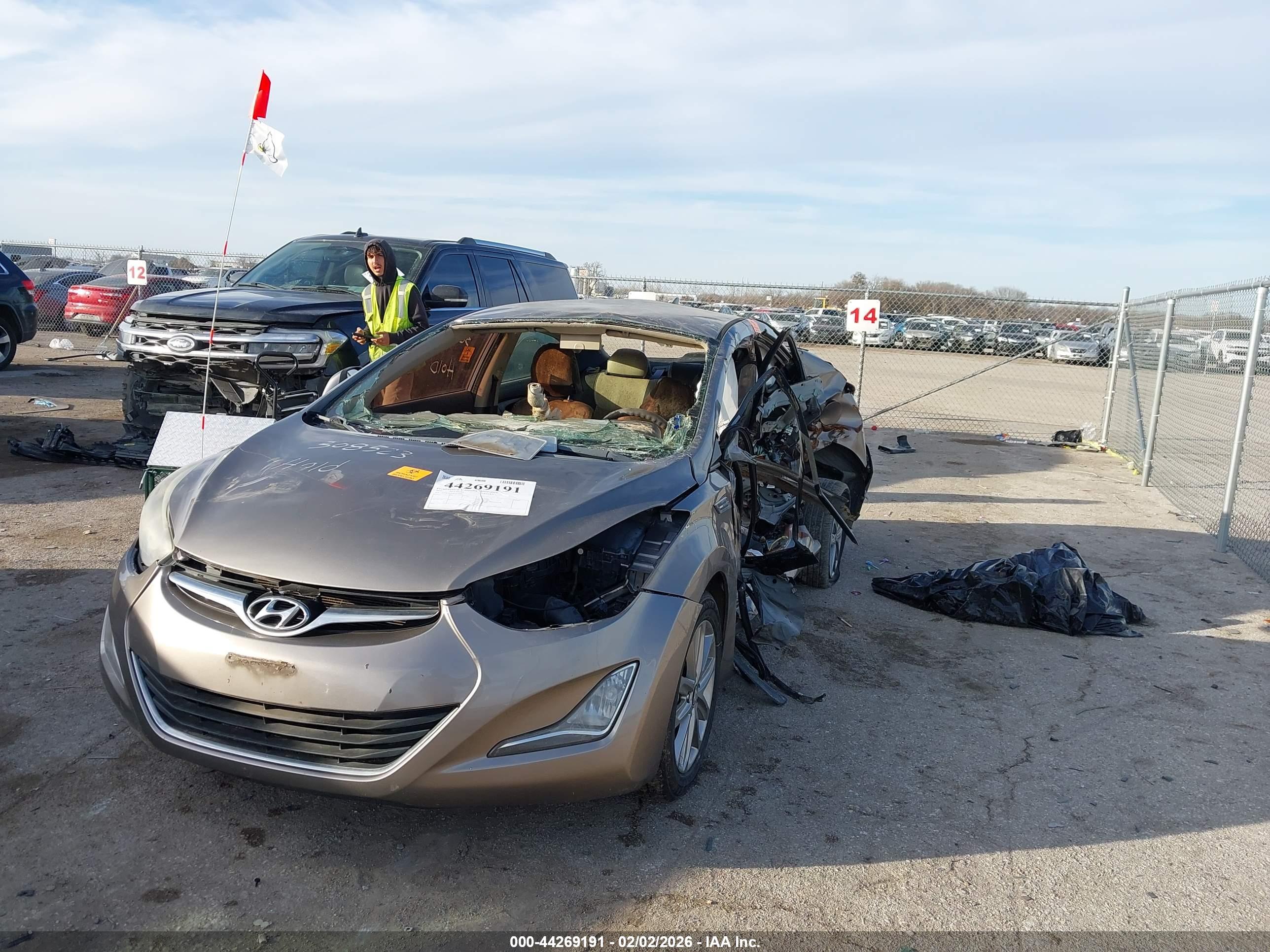 HYUNDAI ELANTRA image 2