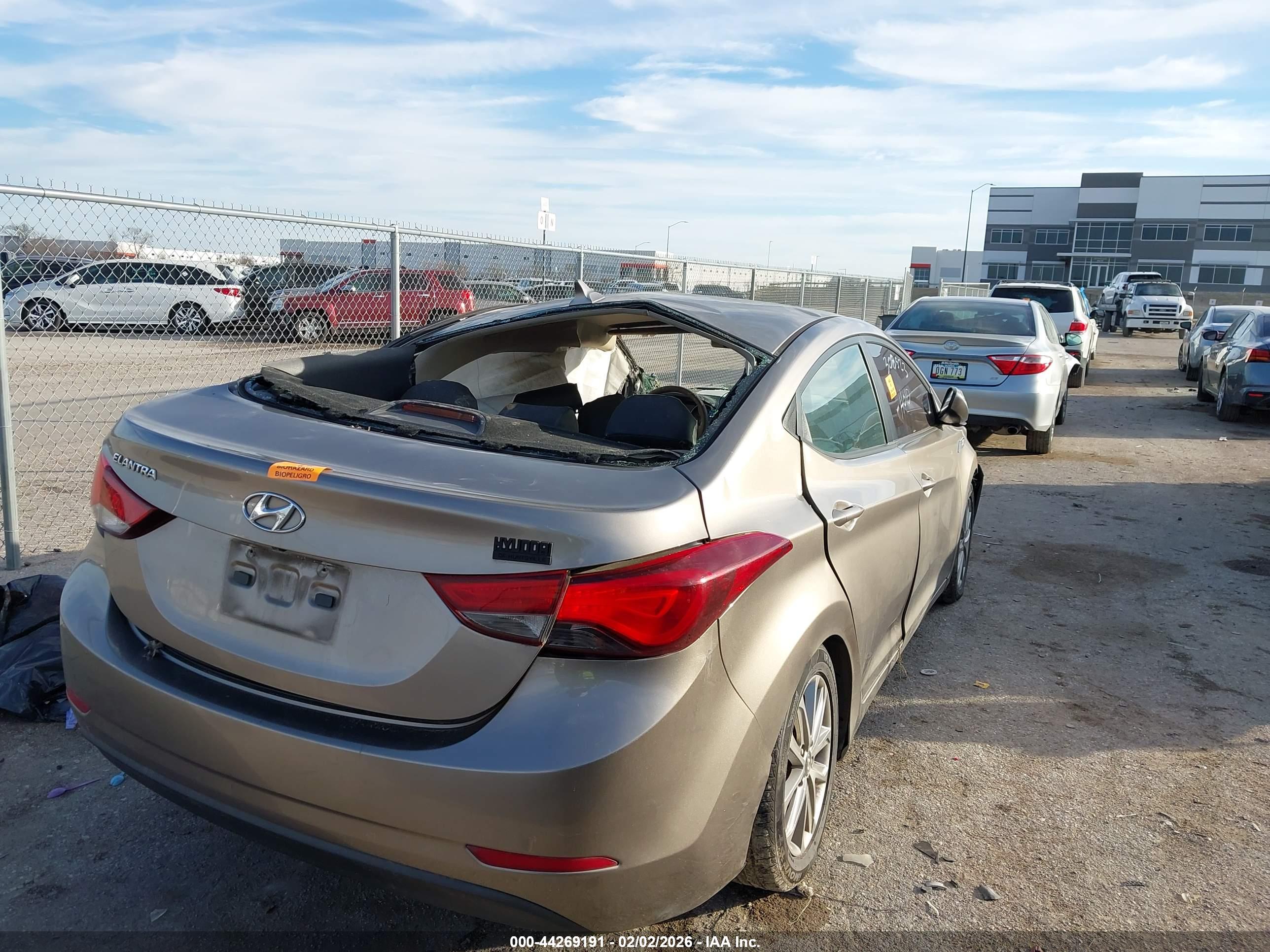 HYUNDAI ELANTRA image 4