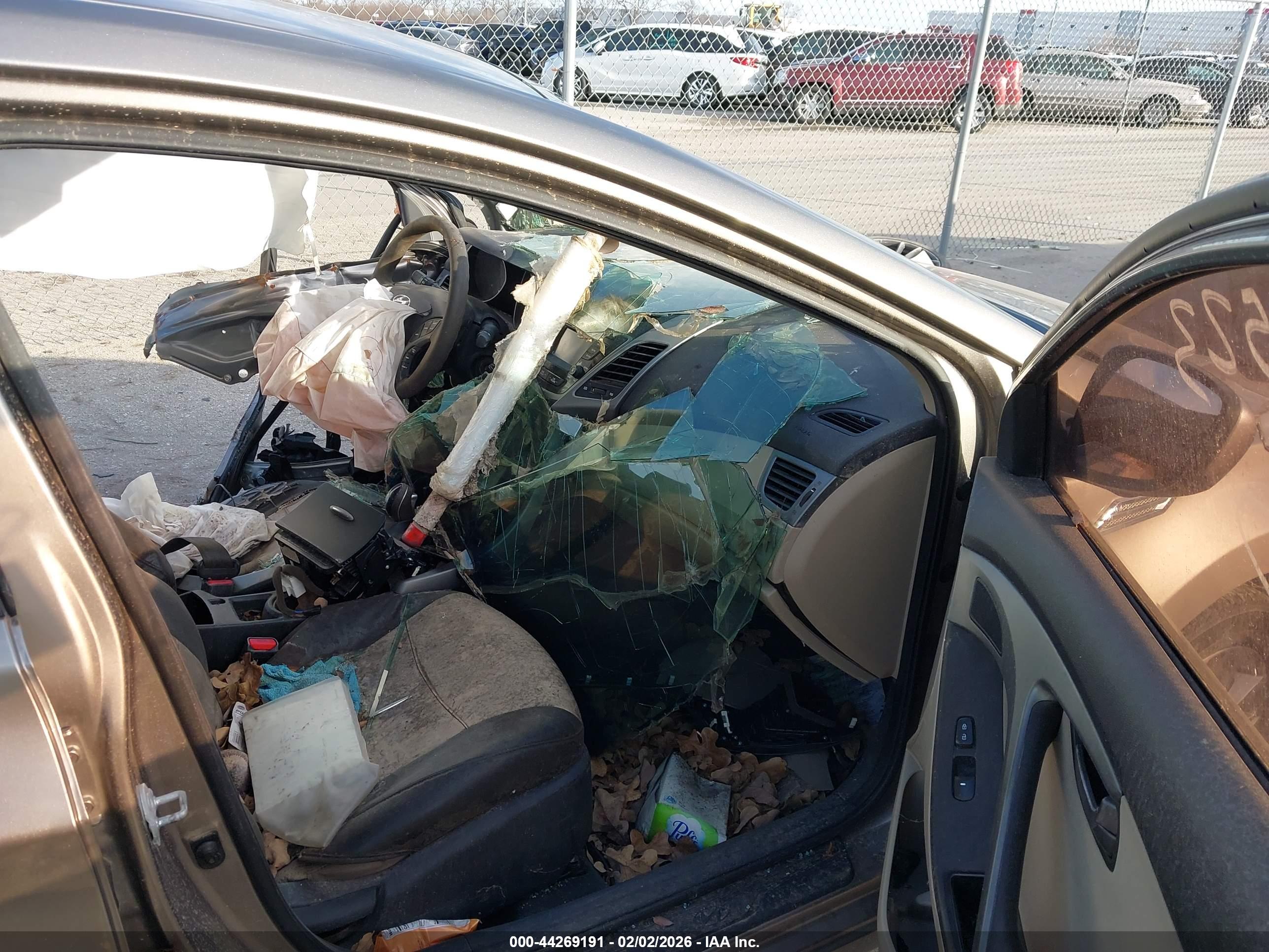 HYUNDAI ELANTRA image 5