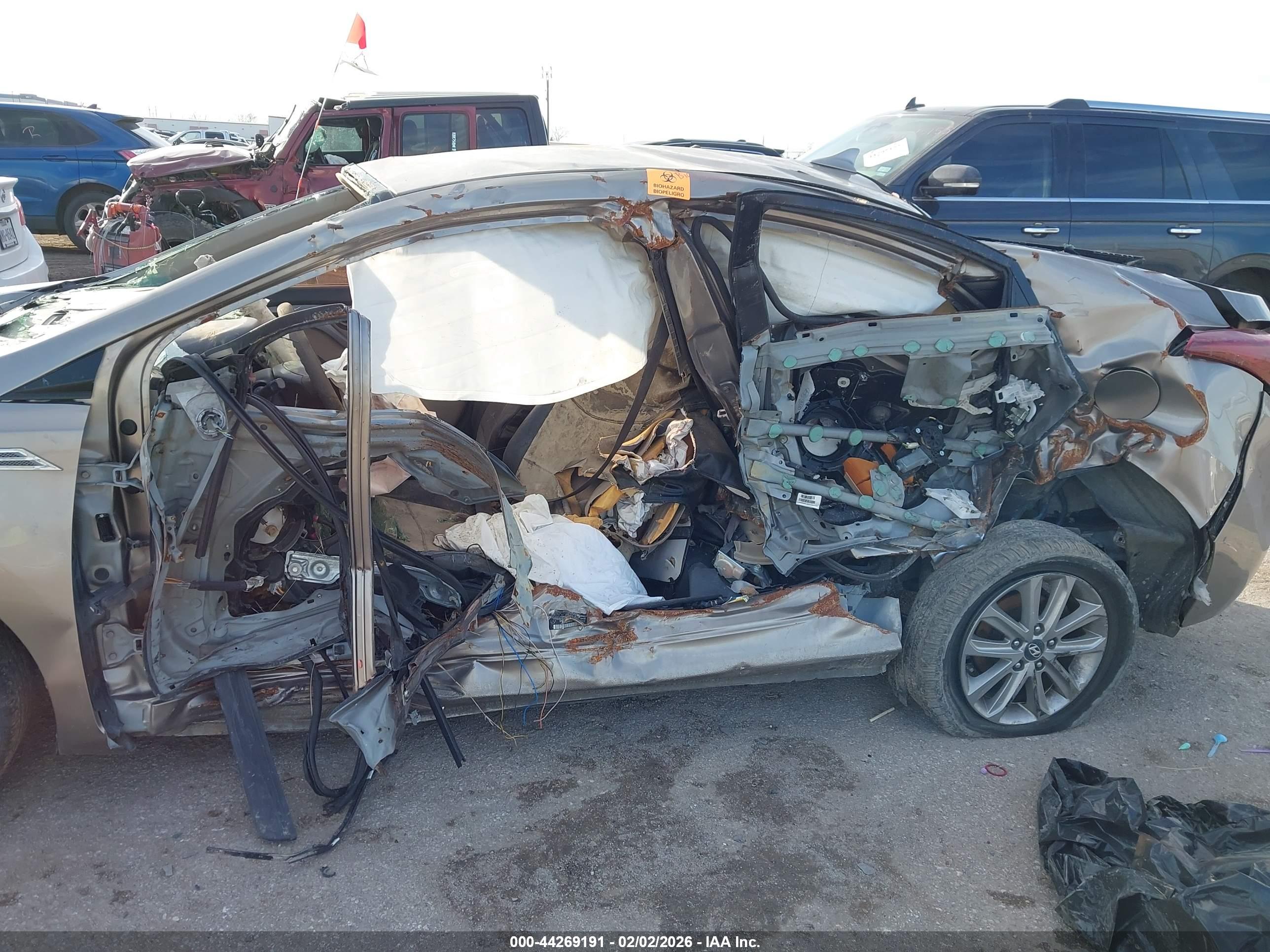 HYUNDAI ELANTRA image 6