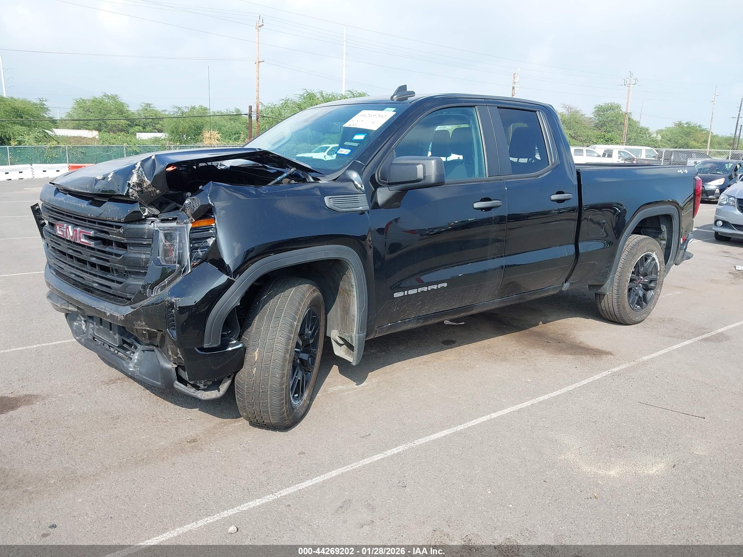 GMC SIERRA image 2