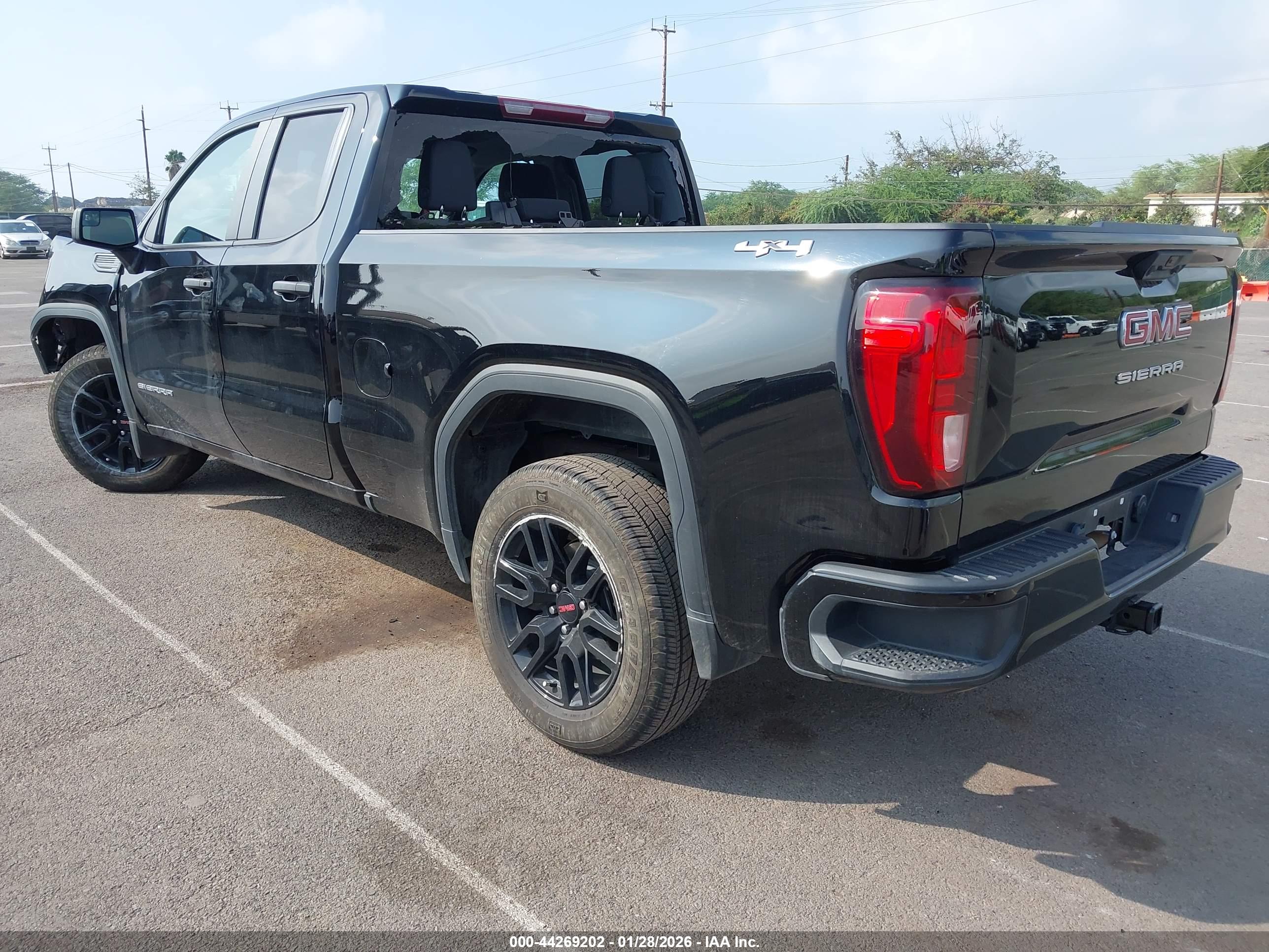 GMC SIERRA image 3
