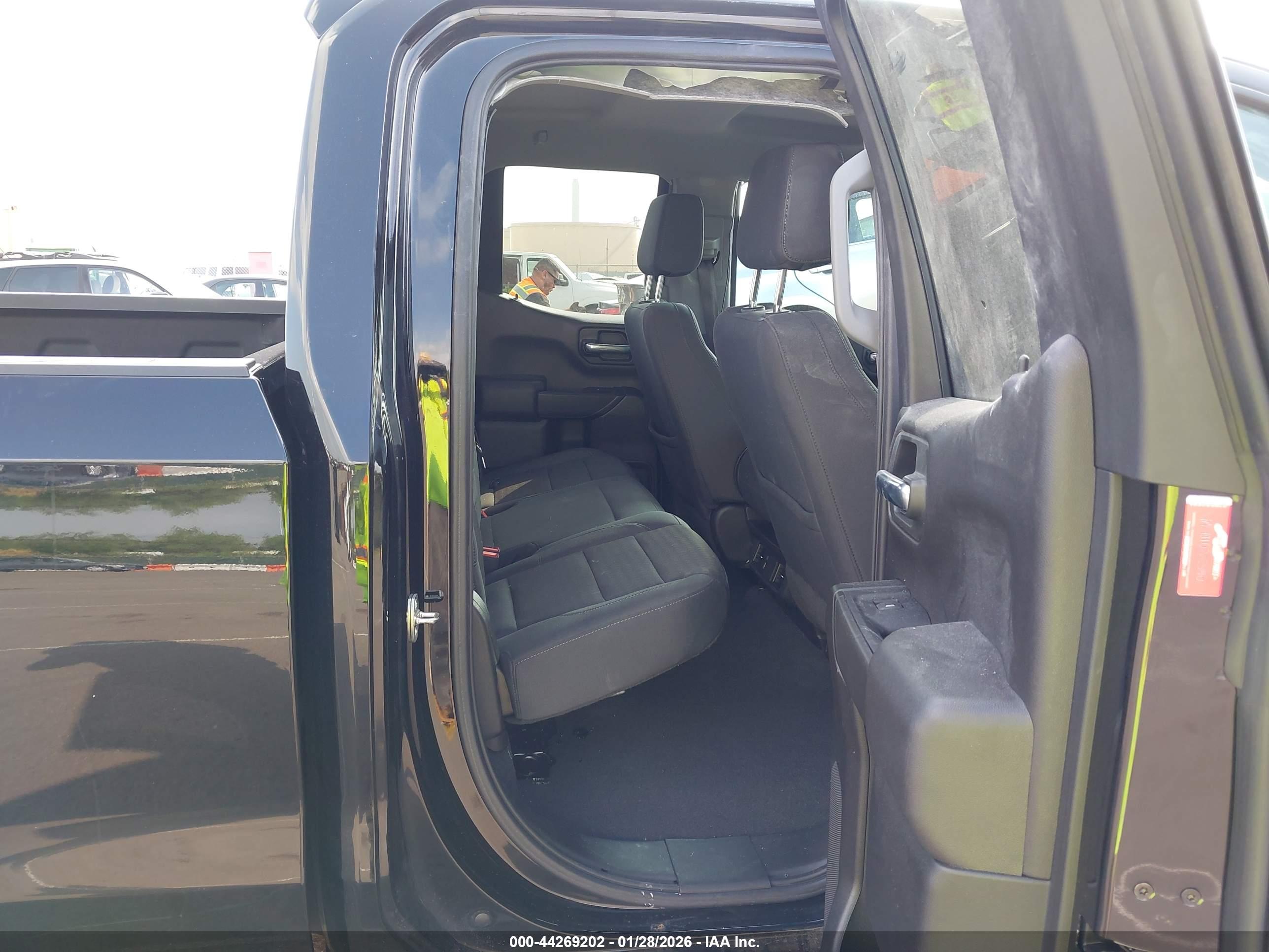 GMC SIERRA image 8