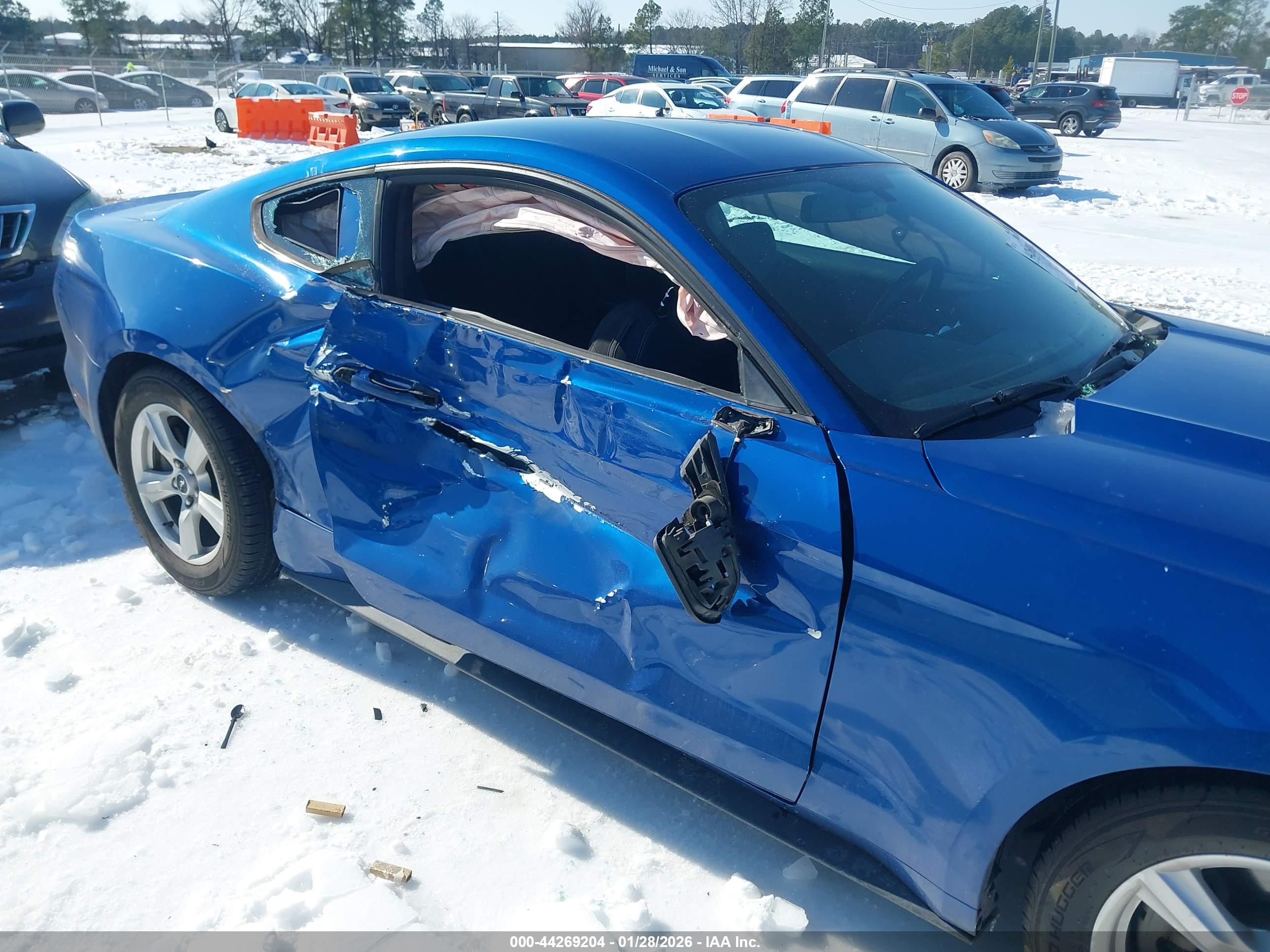 FORD MUSTANG image 6
