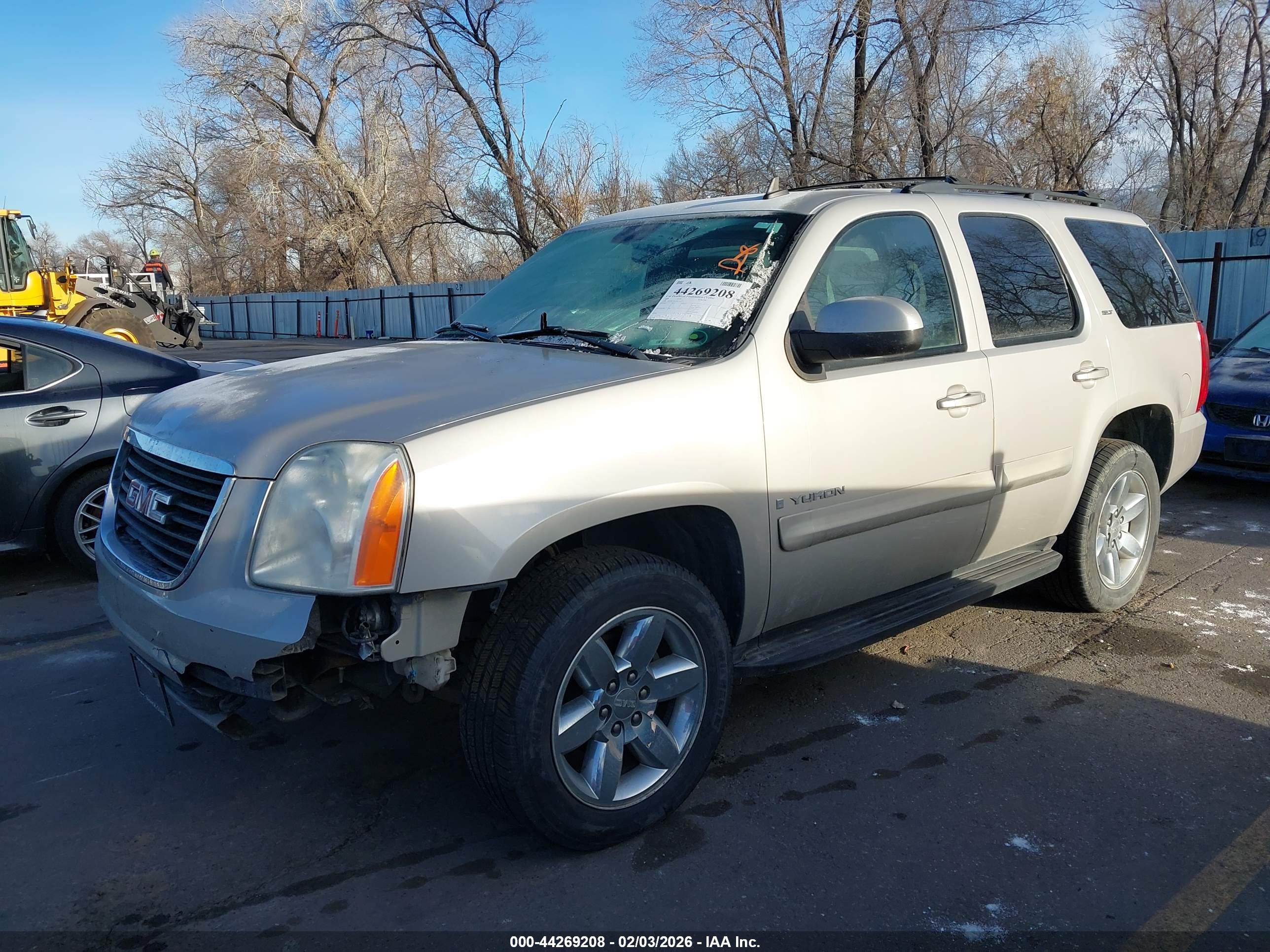 GMC YUKON image 2