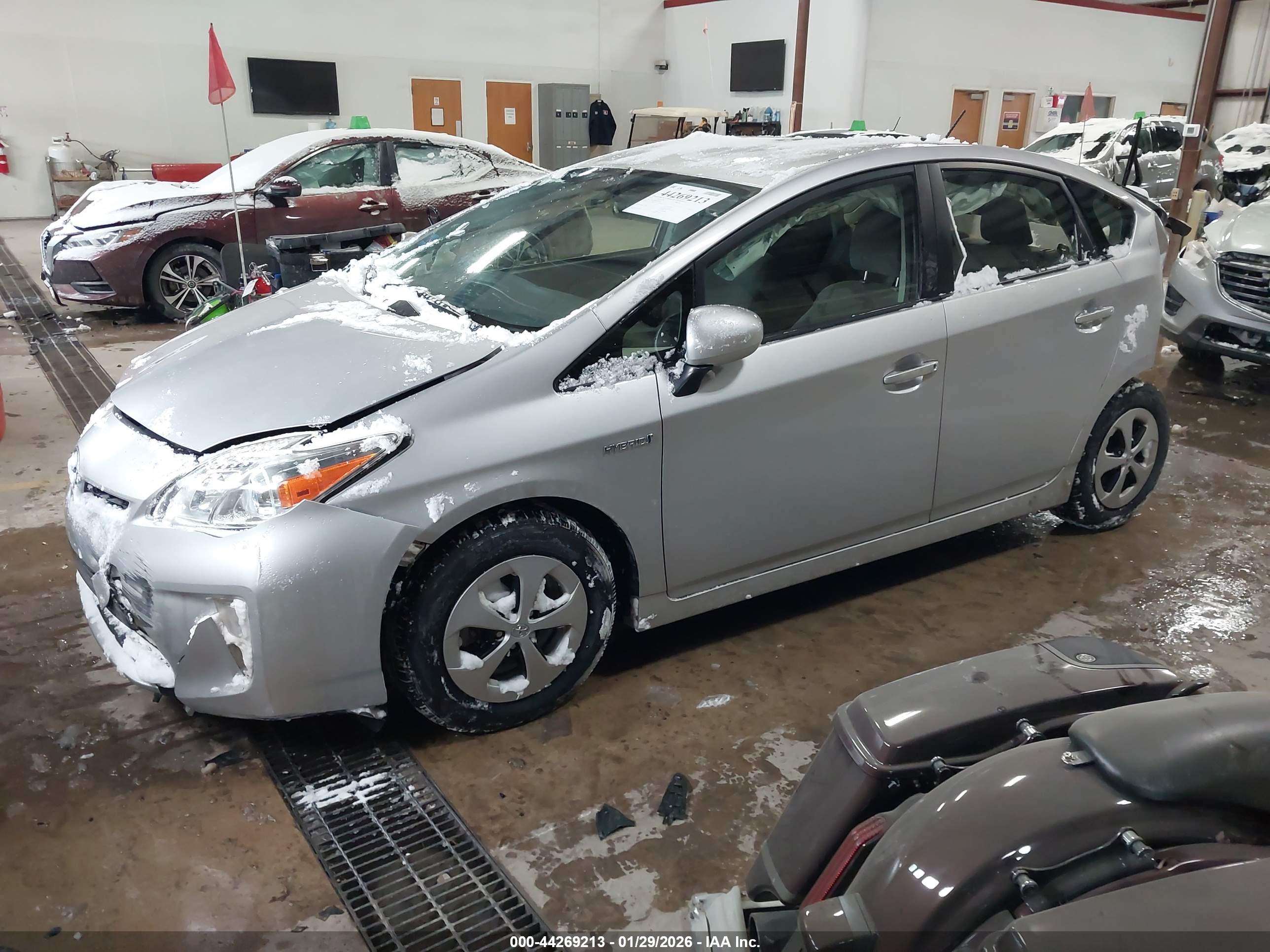 TOYOTA PRIUS image 2