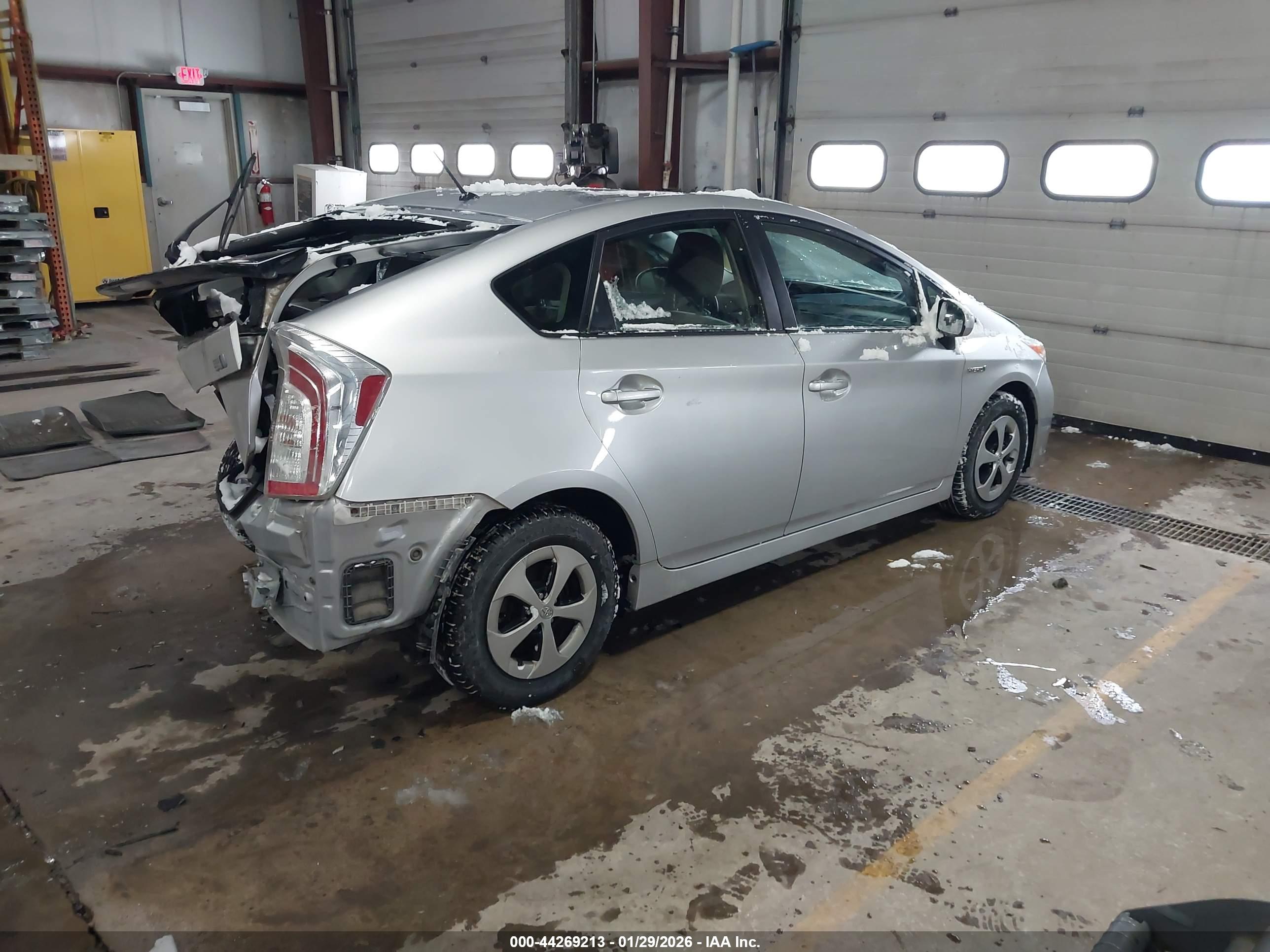 TOYOTA PRIUS image 4