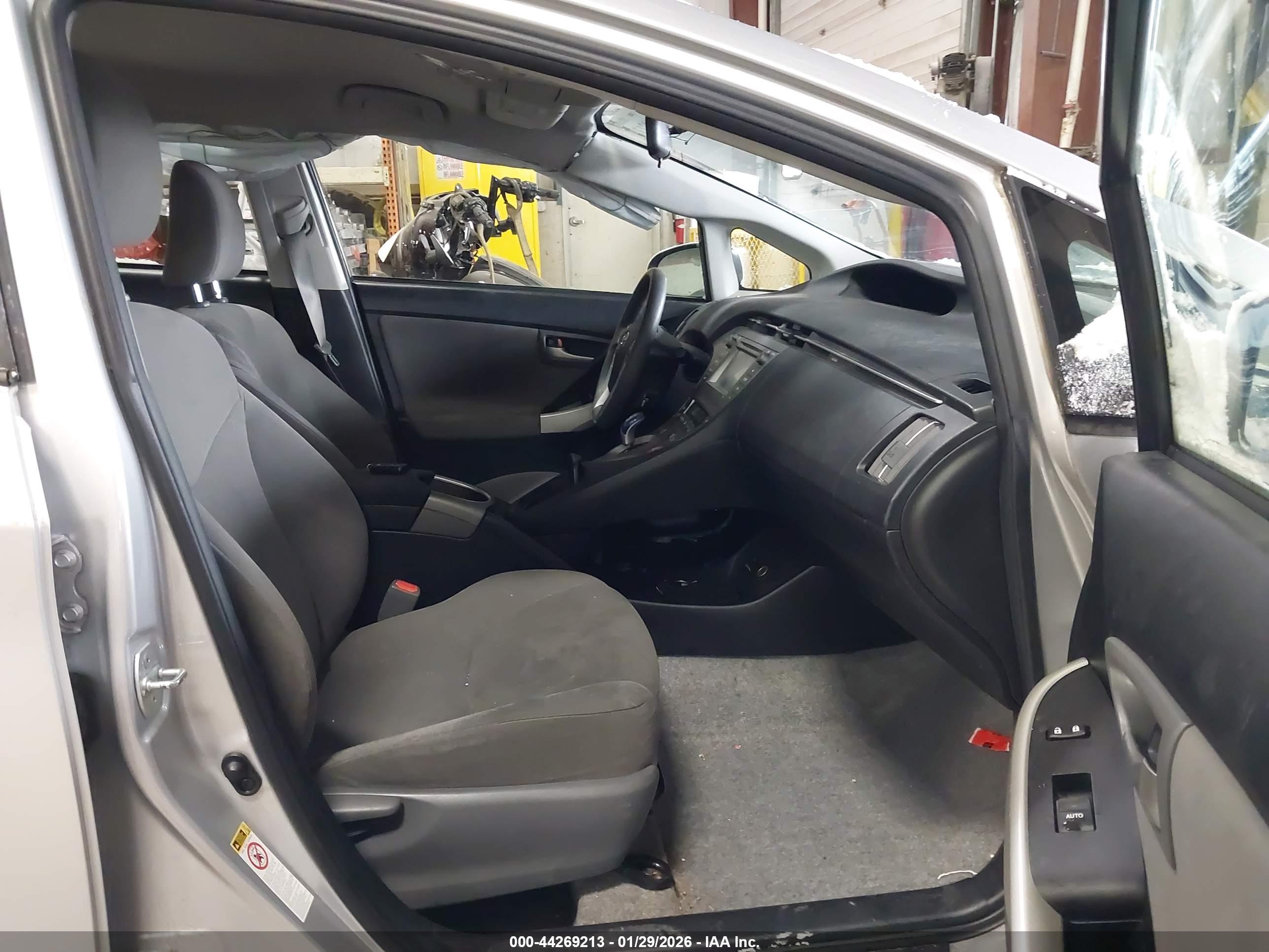 TOYOTA PRIUS image 5