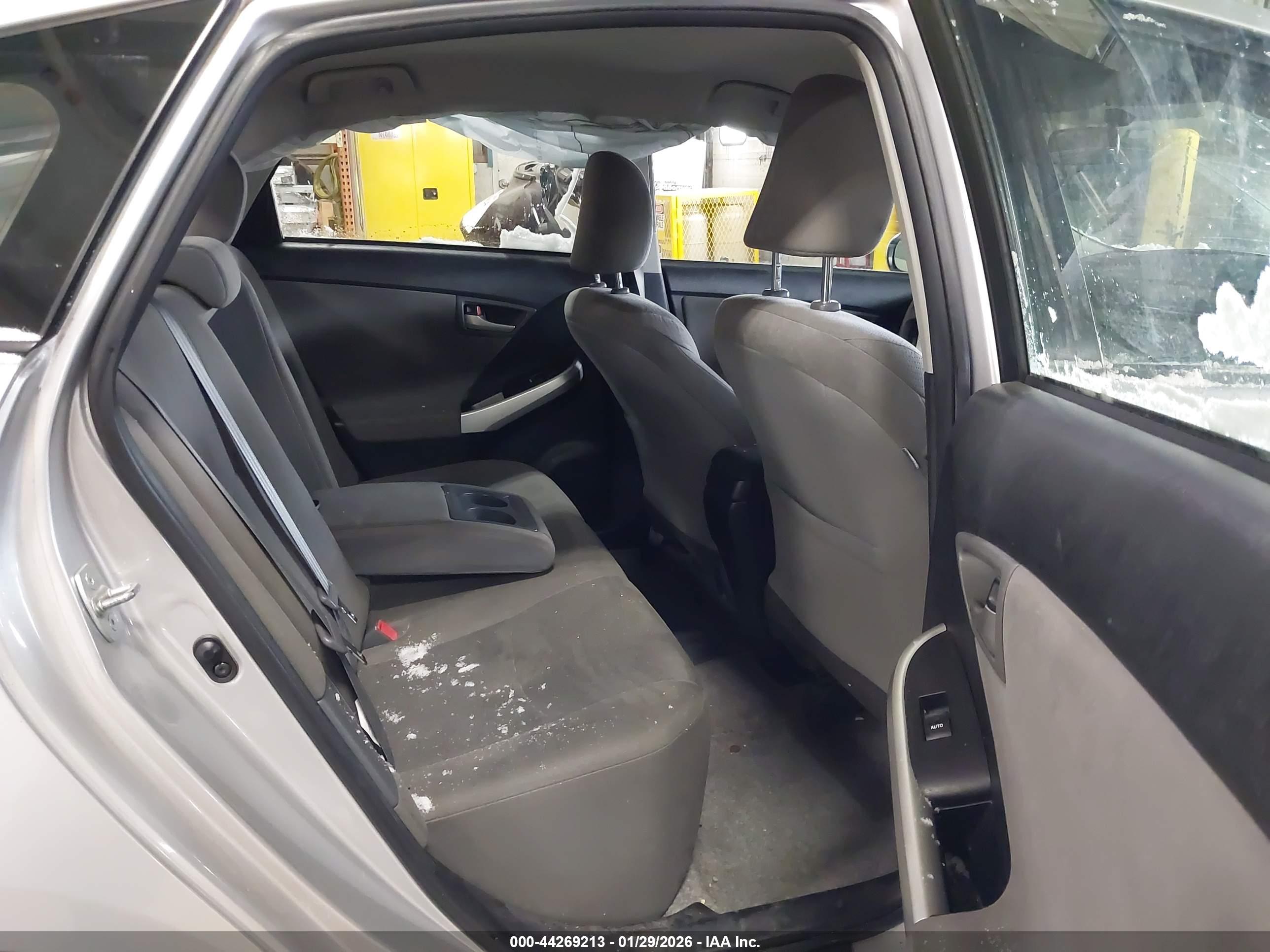 TOYOTA PRIUS image 8