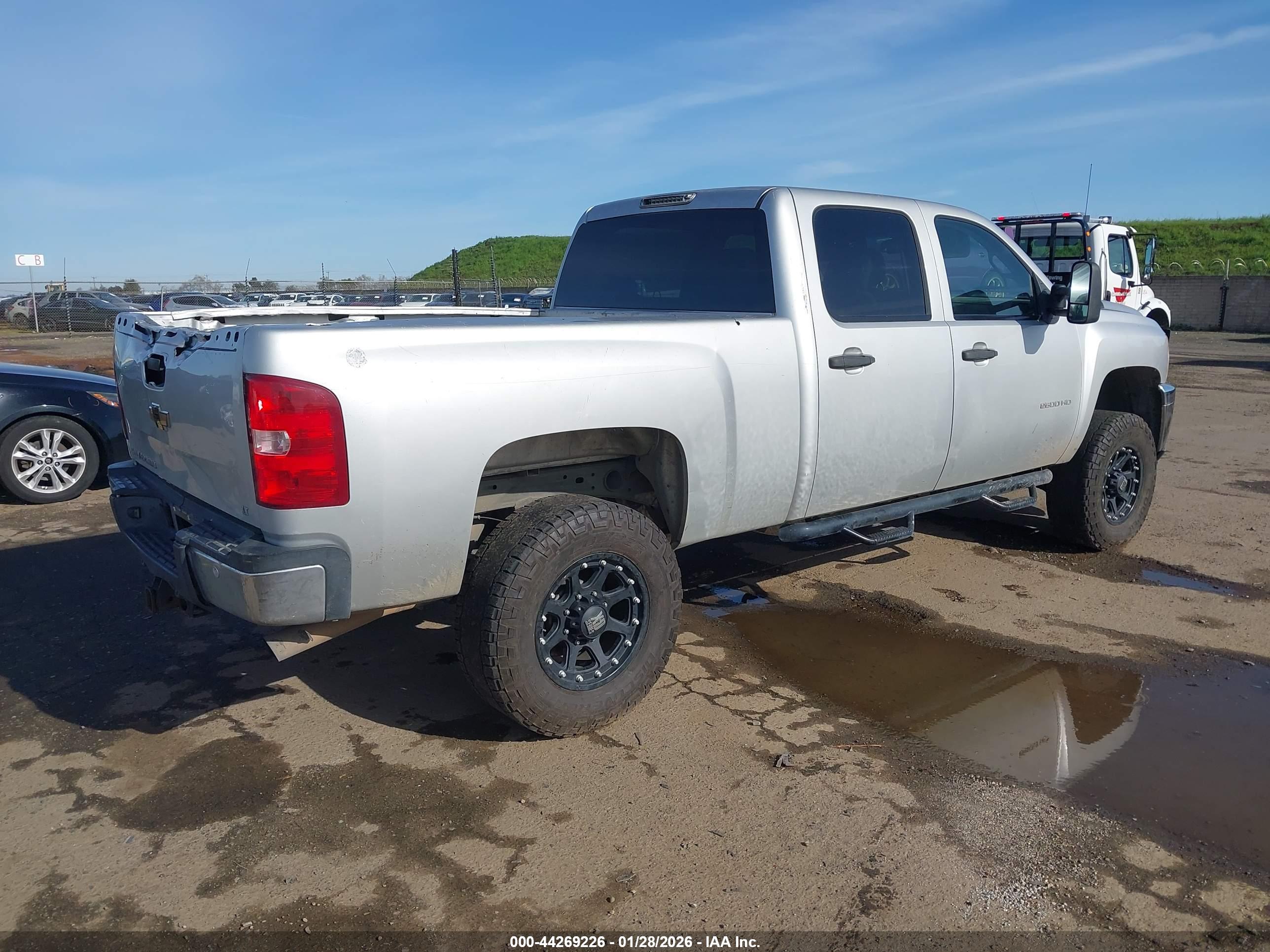 CHEVROLET SILVERADO image 4