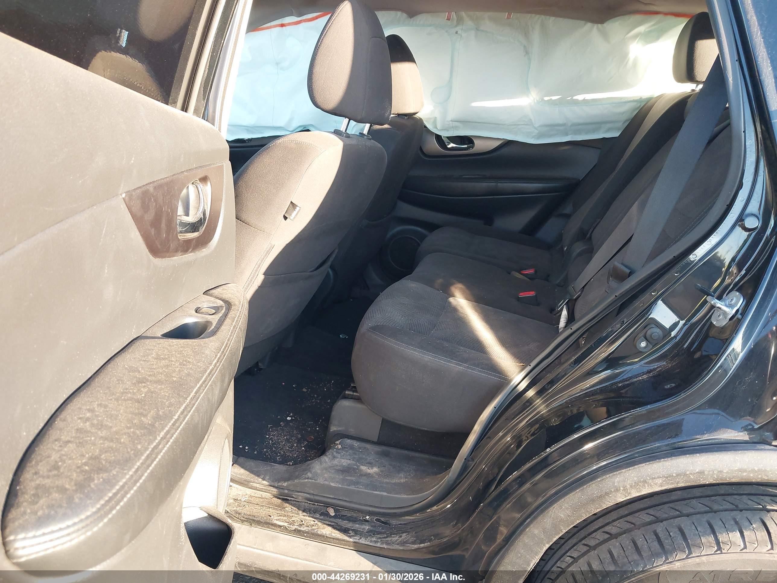 NISSAN ROGUE image 8