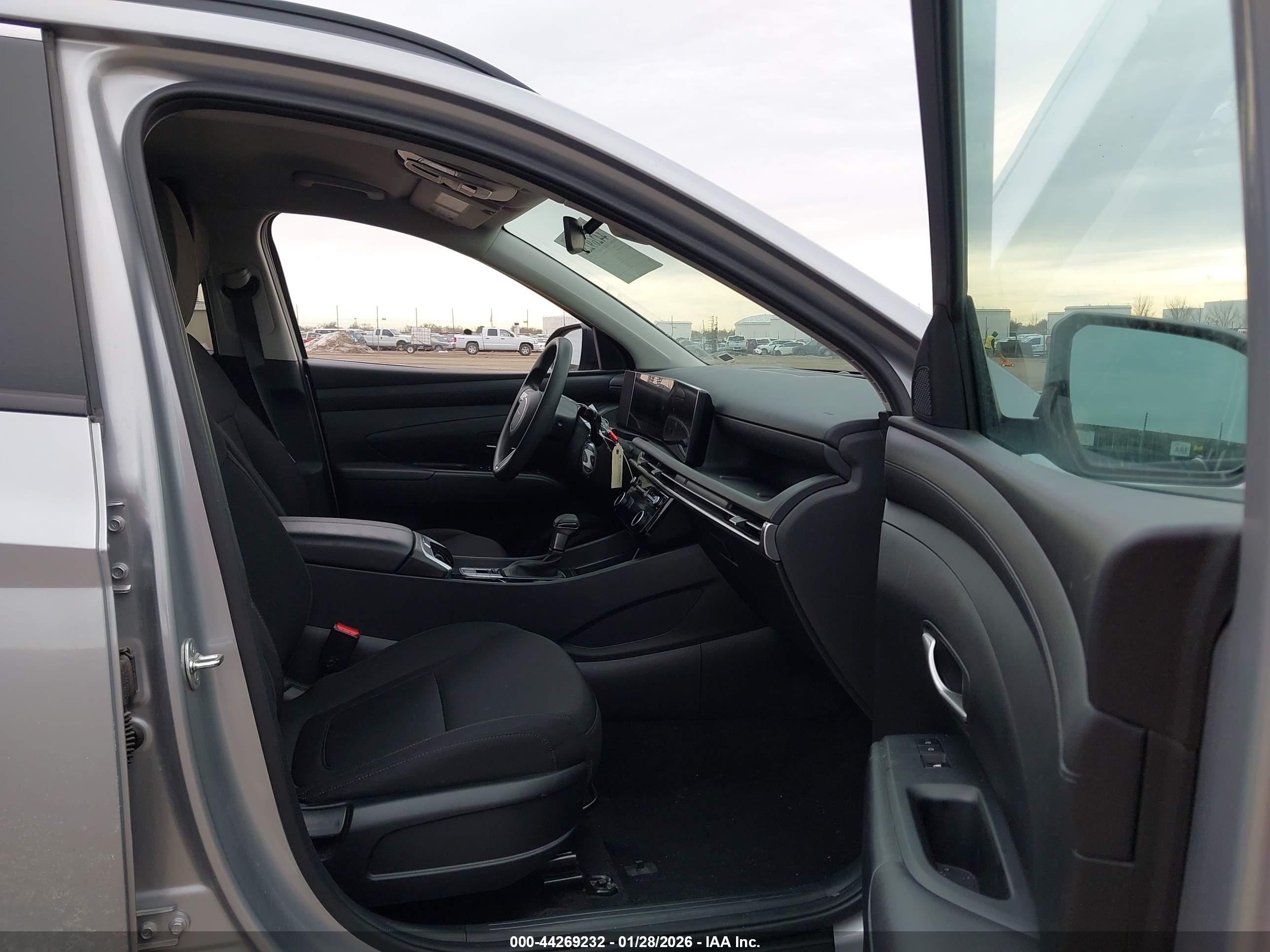 HYUNDAI TUCSON image 5