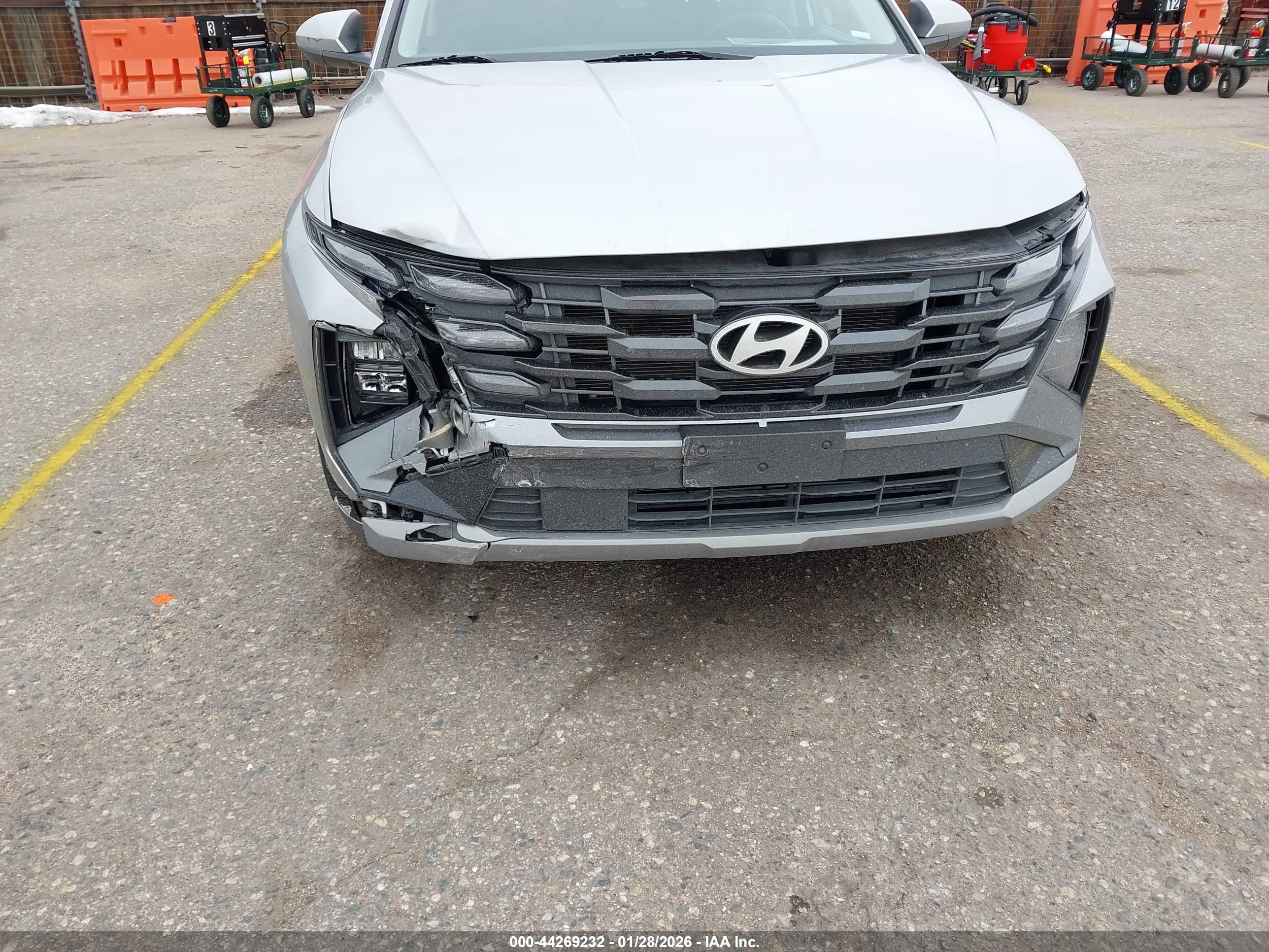 HYUNDAI TUCSON image 6