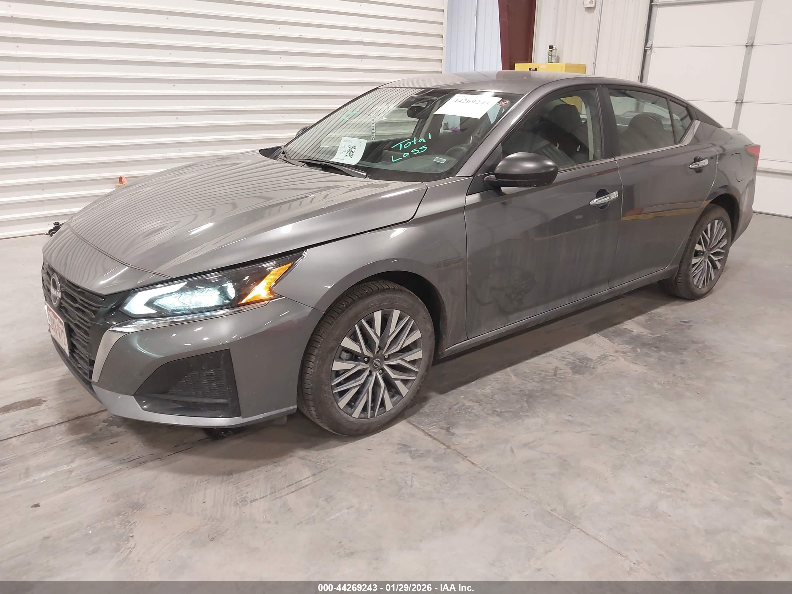 NISSAN ALTIMA image 2