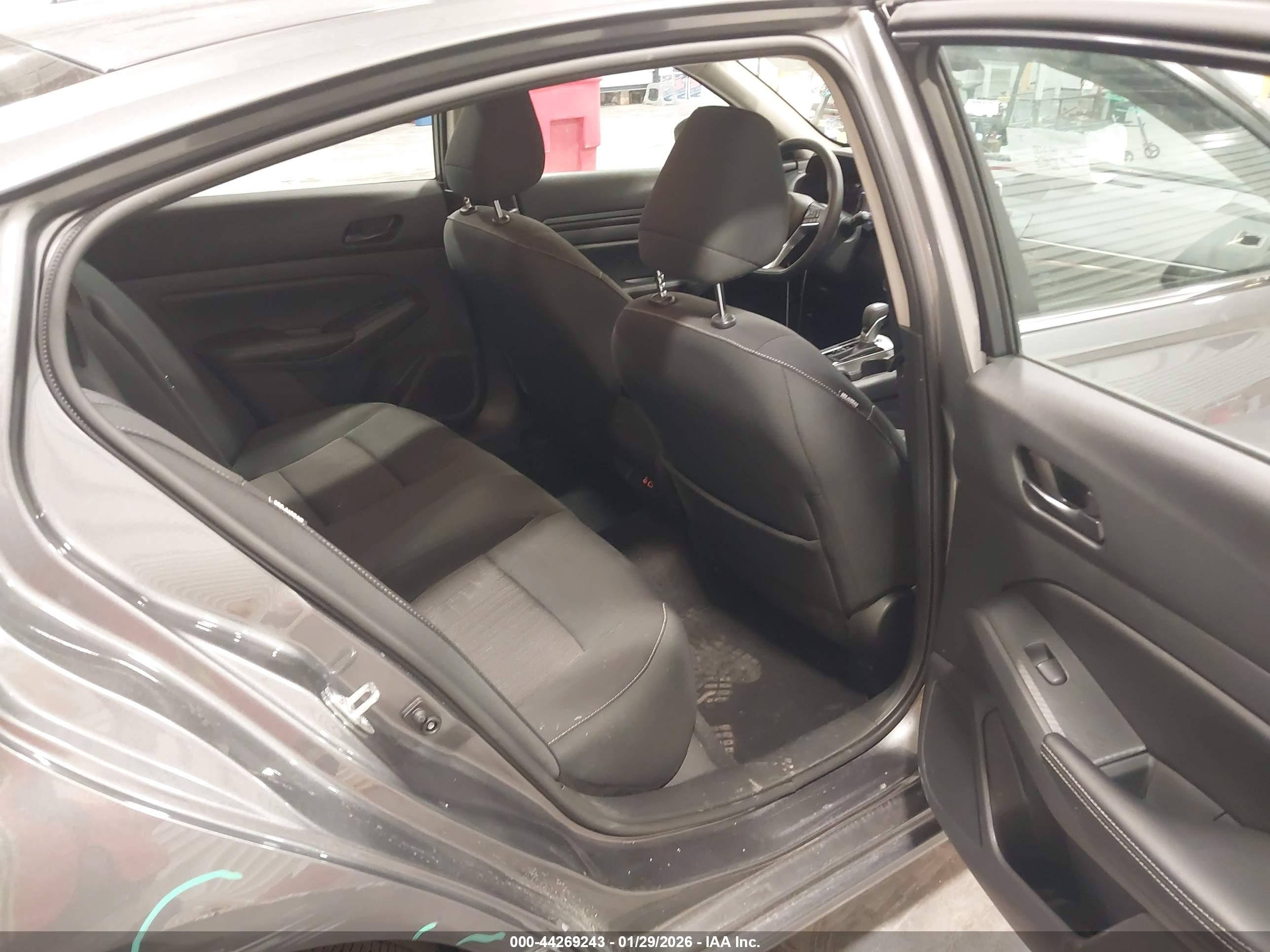 NISSAN ALTIMA image 8
