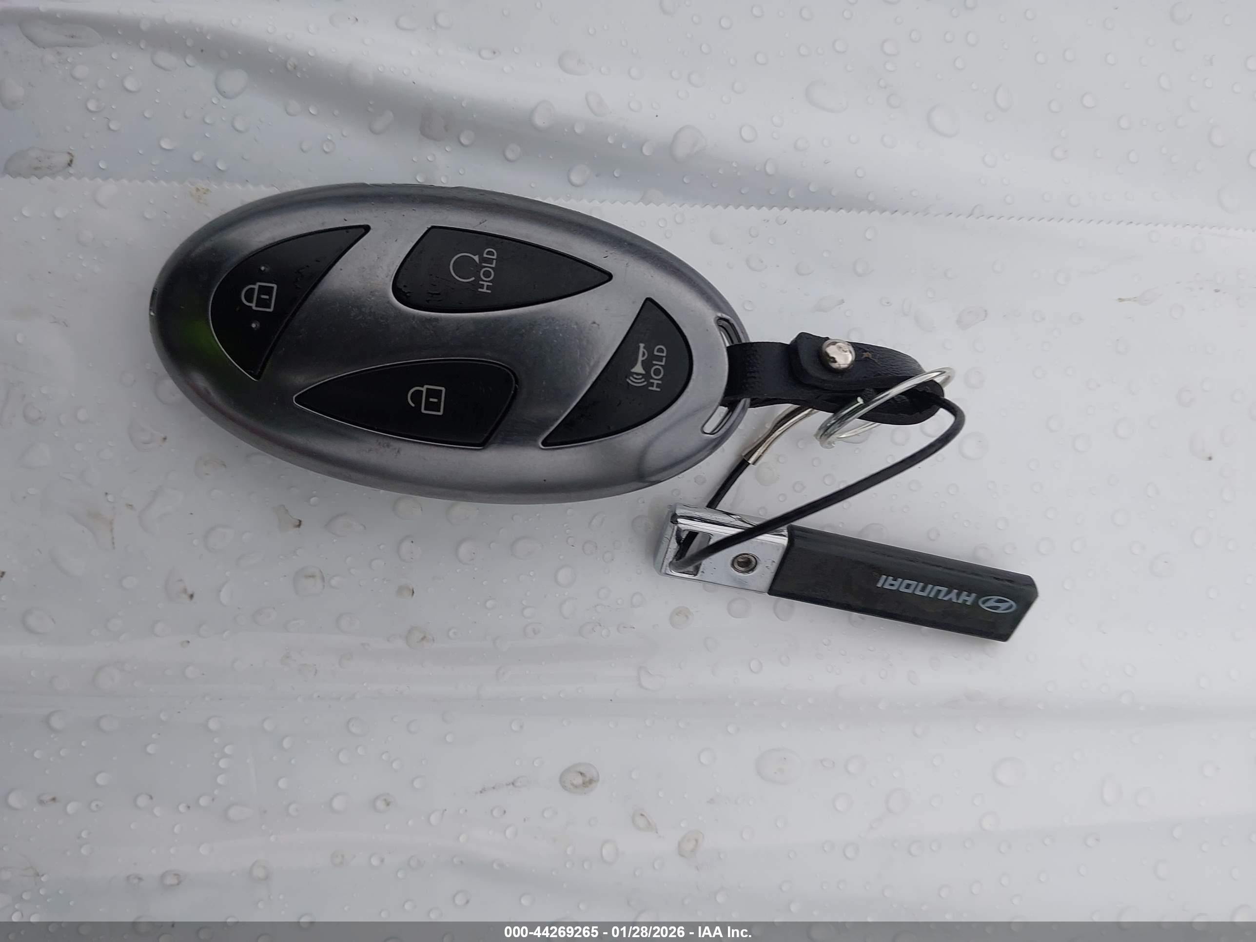 HYUNDAI ELANTRA image 11