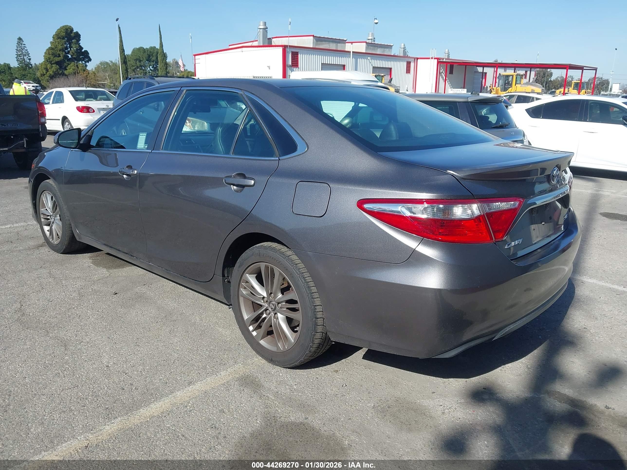 TOYOTA CAMRY image 3